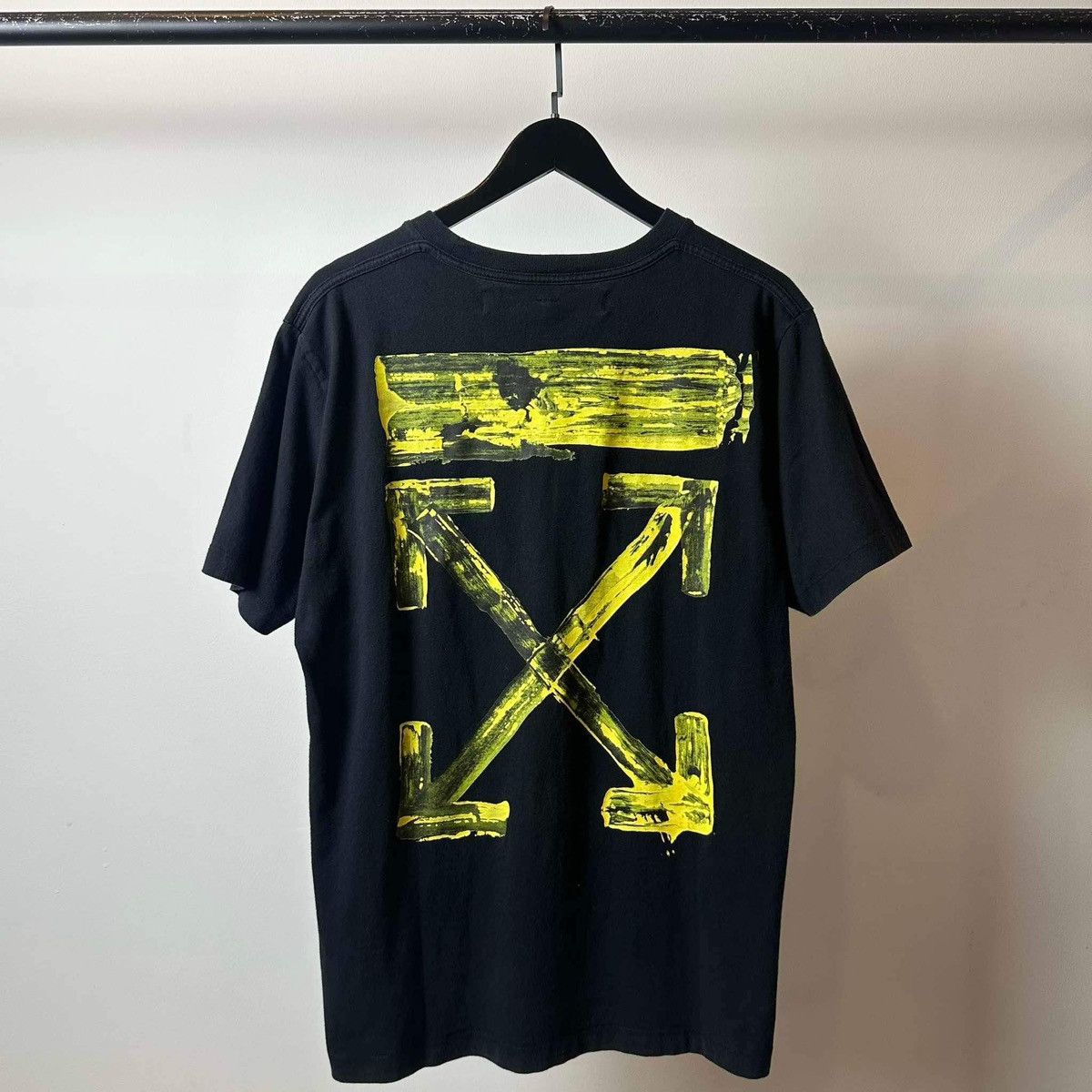 Hypebeast × Off-White OFF WHITE ACRYLIC ARROWS BLACK T SHIRT Size US L / EU 52-54 / 3 - 4 Thumbnail