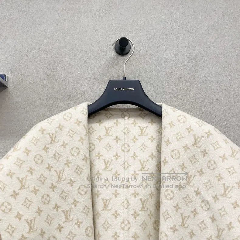Louis Vuitton Louis Vuitton Beige reversible coat Size XXS / US 00 / IT 34 - 6 Thumbnail