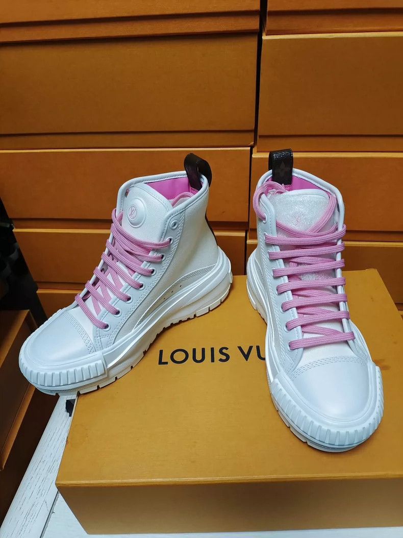 Louis Vuitton LV Women's White Athletic Sneakers Size 34.5-2507 Size US 4 / IT 34 - 4 Thumbnail