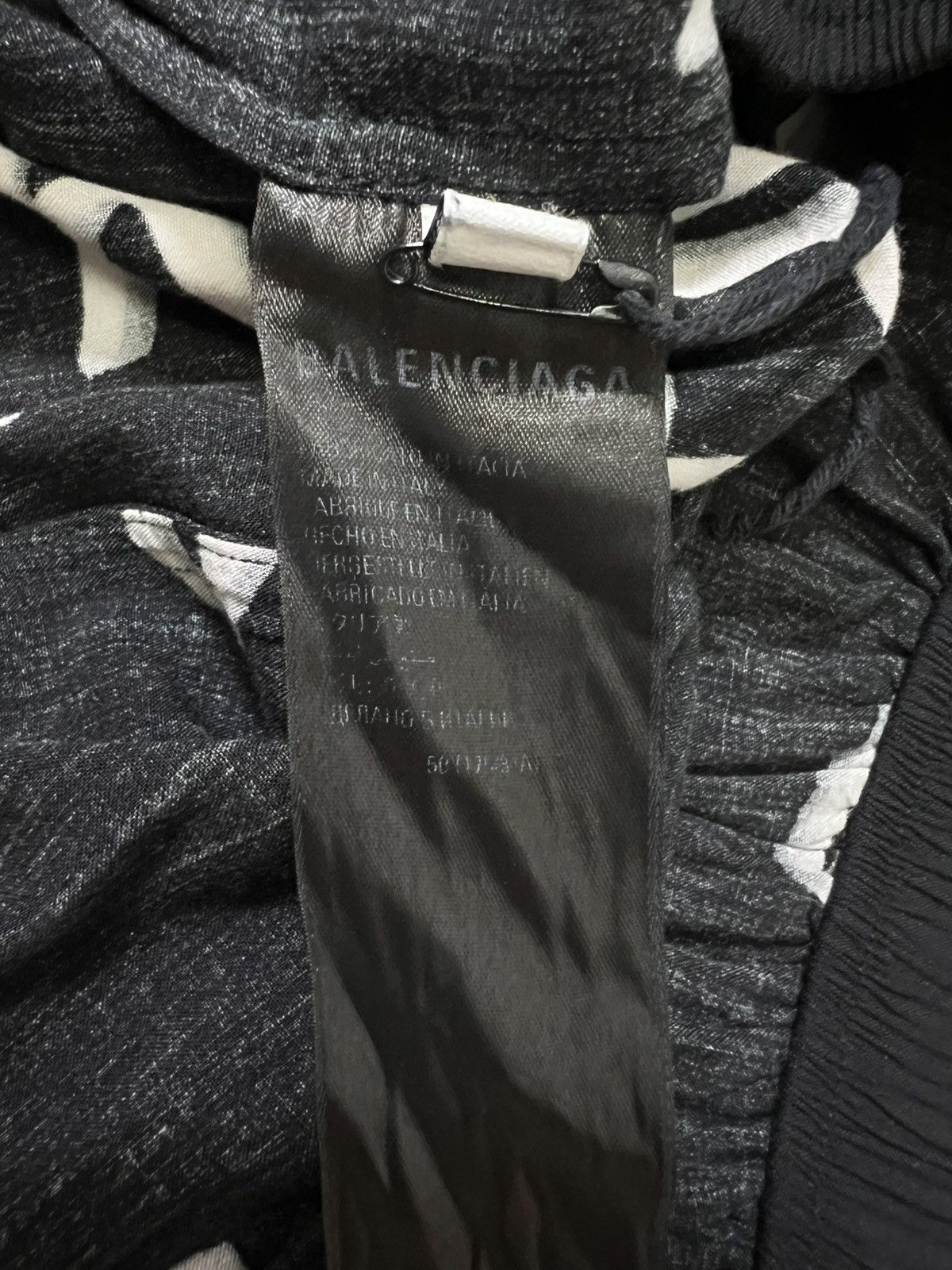 Balenciaga Balenciaga - Scribble Logo Bermuda Shorts Size US 30 / EU 46 - 17 Thumbnail