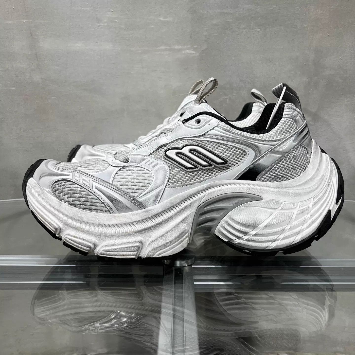 Balenciaga Balenciaga 10XL Distressed White/Gray Dad Shoe EUR 43 Size US 10 / EU 43 - 3 Thumbnail