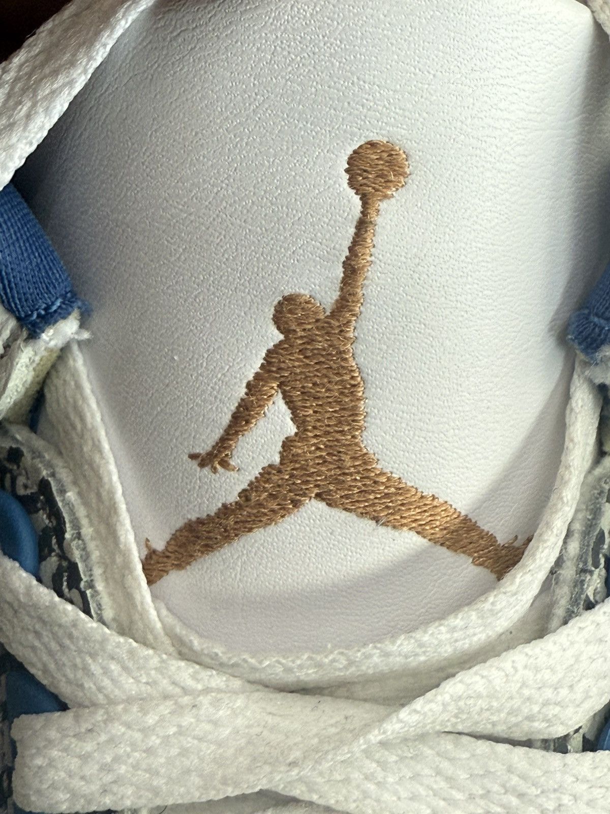 Jordan Brand Air Jordan 3 Retro “Wizards” **PRE-OWNED** Size US 10.5 / EU 43-44 - 6 Thumbnail