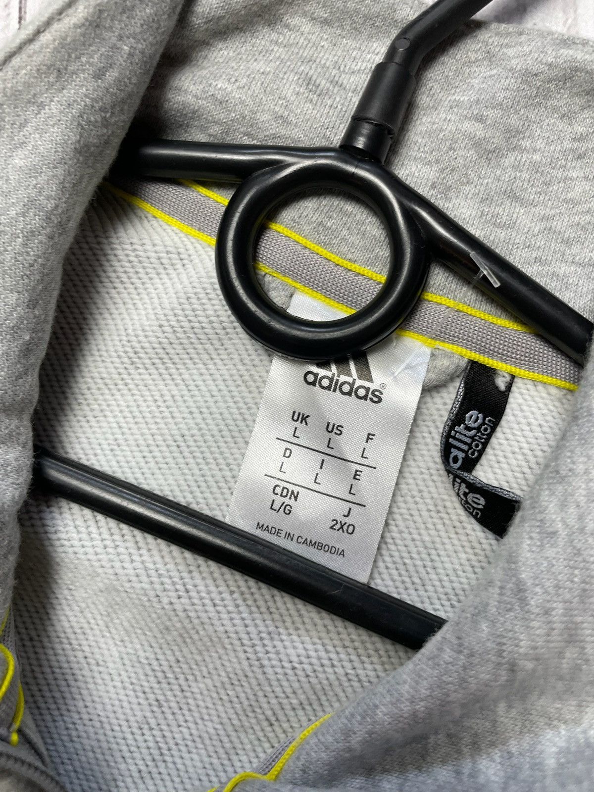 Vintage Vintage adidas essentials performance tracksuit size L Size US L / EU 52-54 / 3 - 5 Thumbnail
