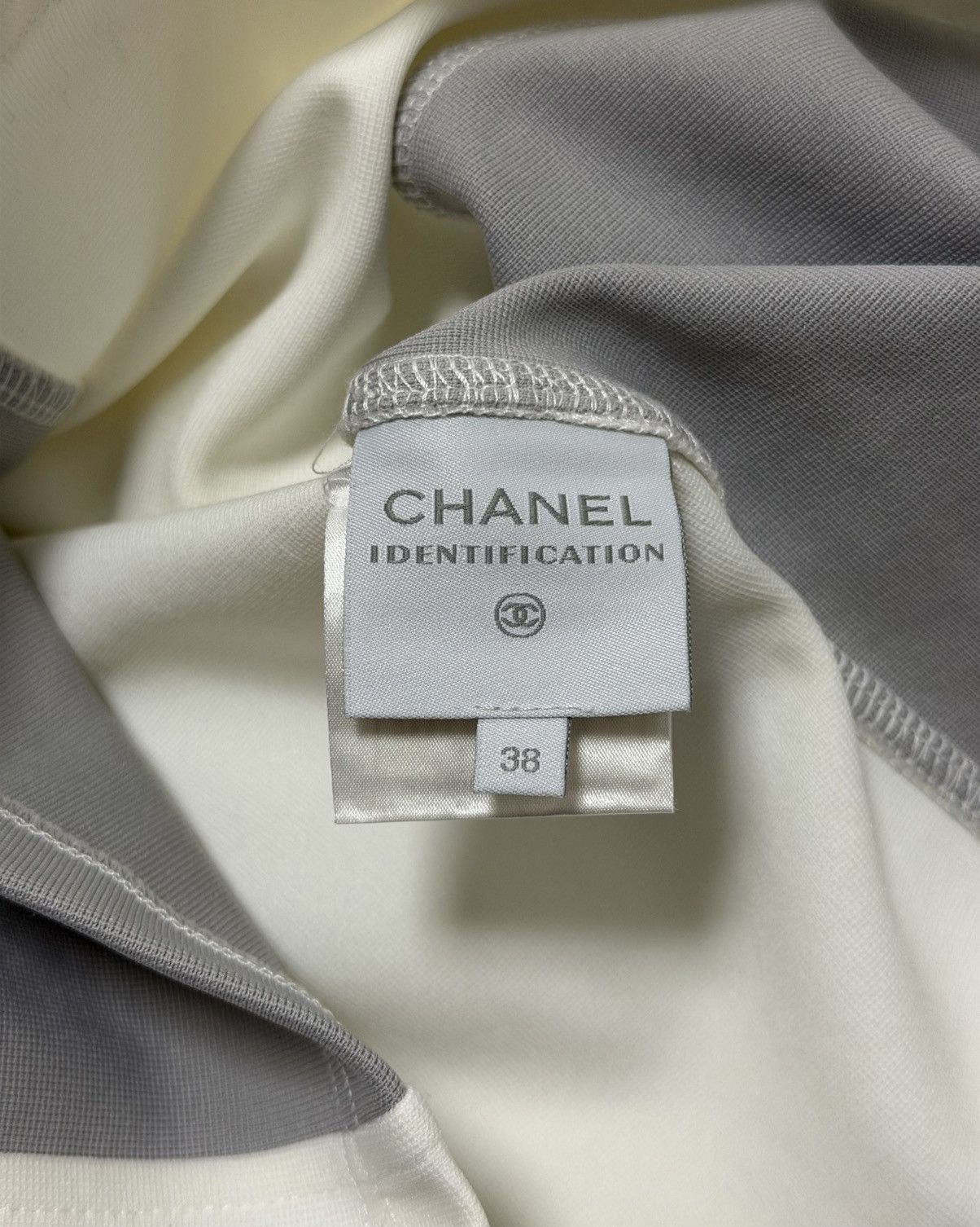 Chanel CHANEL Sport 2001 CC Logo Patch Technical Short Sleeve Top Size S / US 4 / IT 40 - 7 Thumbnail