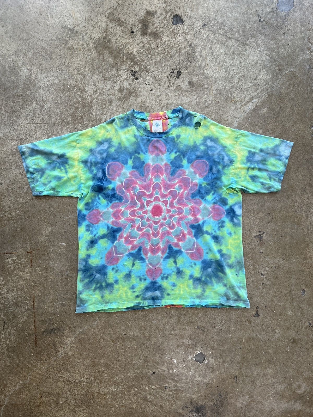 Vintage Vintage 90s Thrashed Heat Spot Tie Dye Patterned Tee 2XL Size US XXL / EU 58 / 5 - 2 Thumbnail