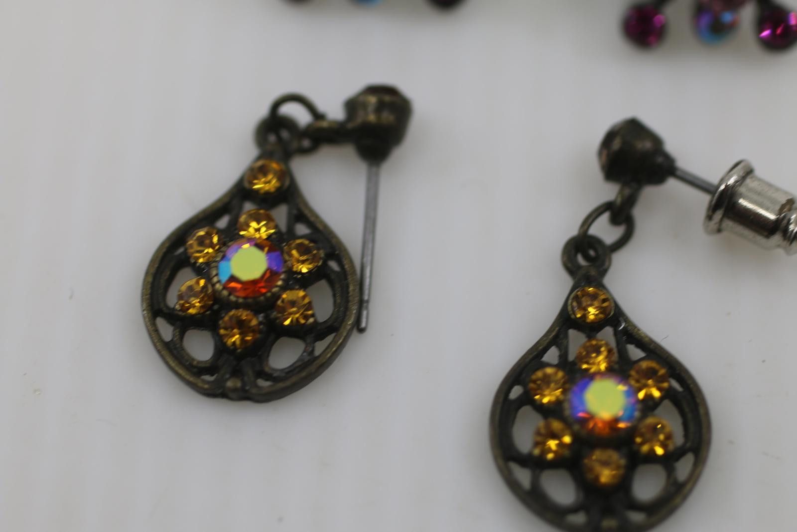 The Unbranded Brand Vintage Costume Earrings Lot RhinestoneStud Styles Mixed Set Size ONE SIZE - 10 Thumbnail