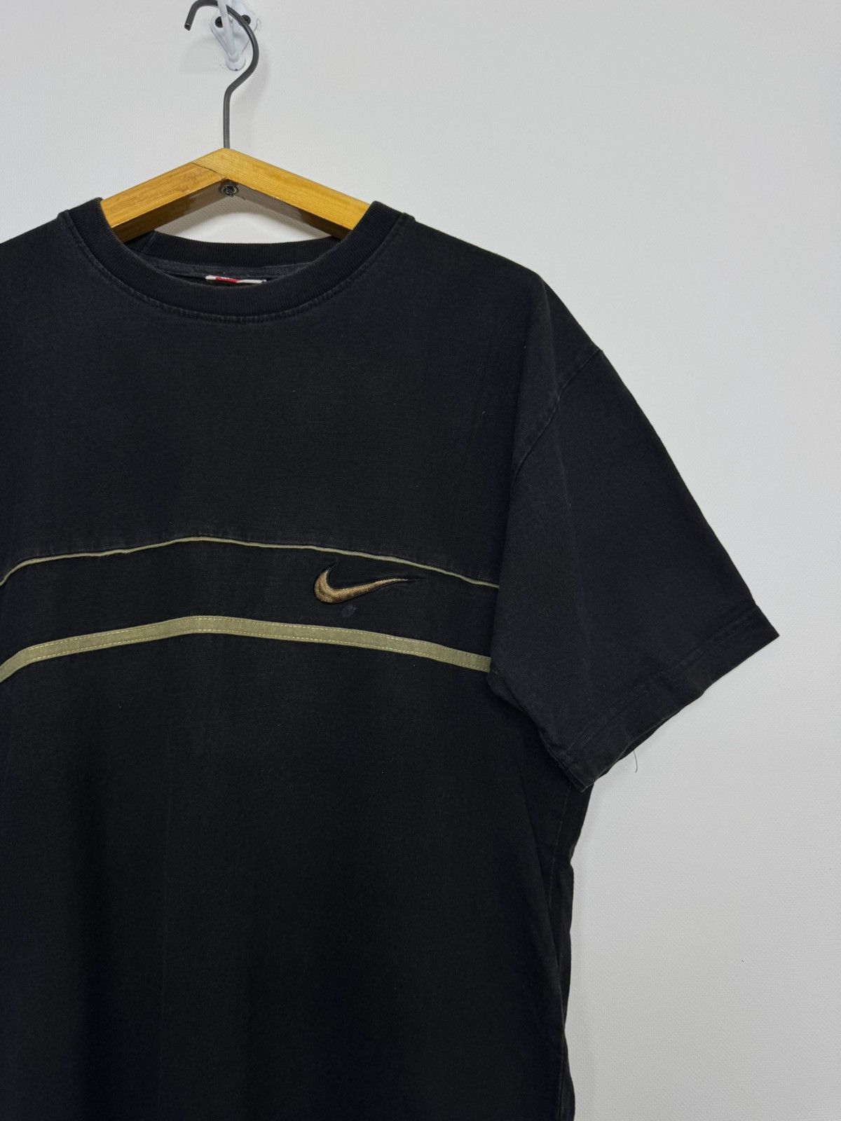 Nike Vintage Y2K Nike Small Swoosh Logo T Shirt 00’s Size US S / EU 44-46 / 1 - 2 Thumbnail