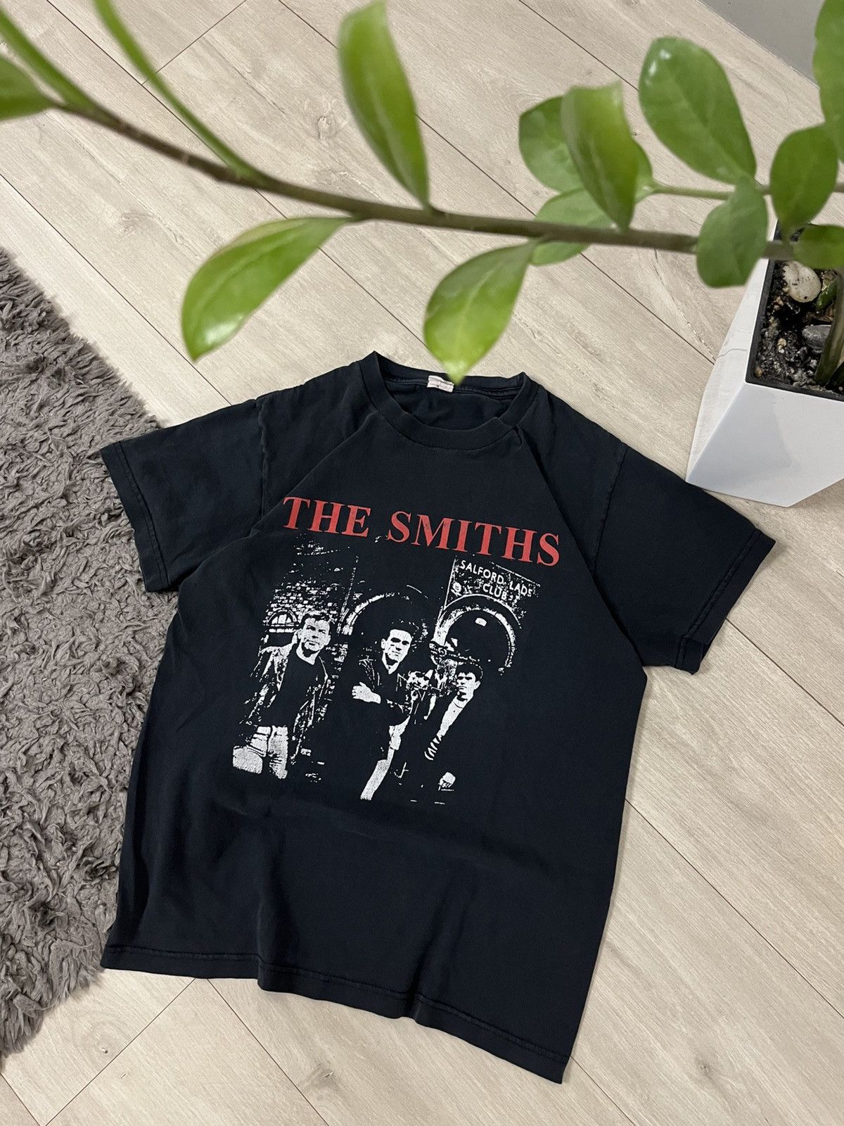 Band Tees 🔥90'S THE SMITHS VINTAGE THE QUEEN IS DEAD T SHIRT Size US S / EU 44-46 / 1 - 3 Thumbnail