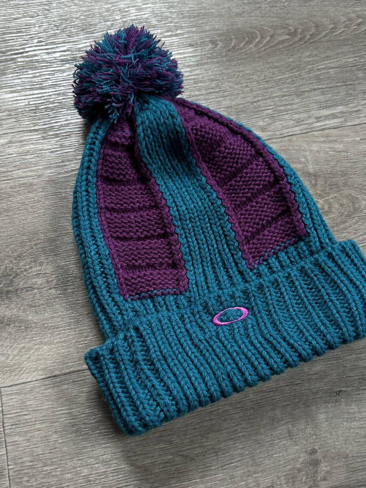 Oakley 🫧OAKLEY VINTAGE BEANIE POM POM HAT TEAL PURPLE SKI SNOW Size ONE SIZE - 5 Thumbnail