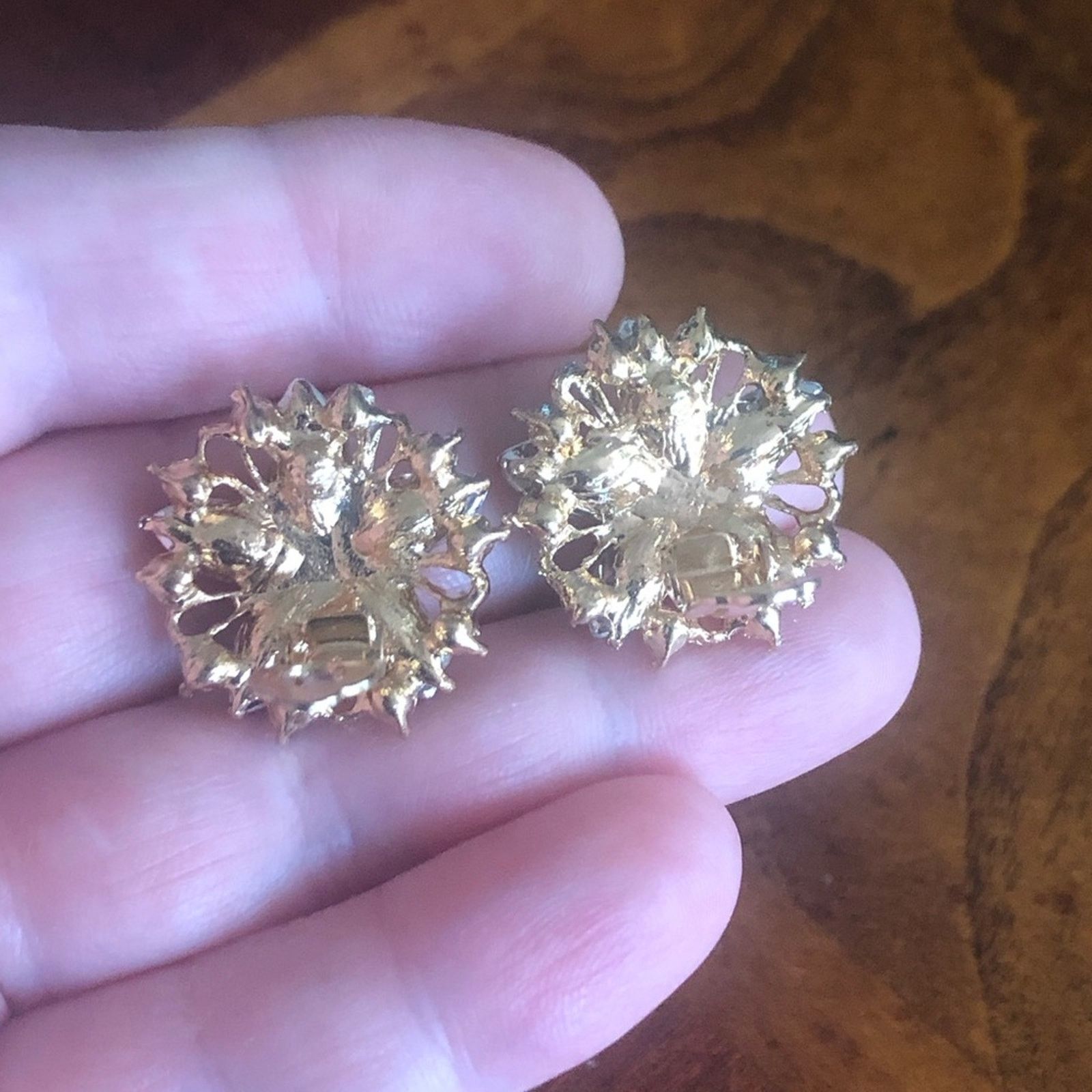 Vintage Vintage tomato red marquis cluster clip on earrings Size ONE SIZE - 8 Thumbnail