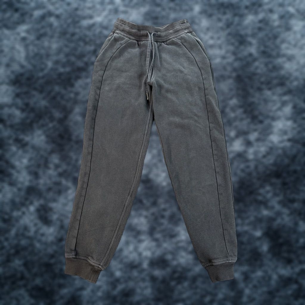 Lululemon Lululemon Sweatpants Women Size 2 Scuba High Rise Black Jogger Drawstring Cuffed Tapered Inseam 26 in Pockets Activewear Athleisure Scuba Series Size 26" / US 2 / IT 38 - 1 Thumbnail