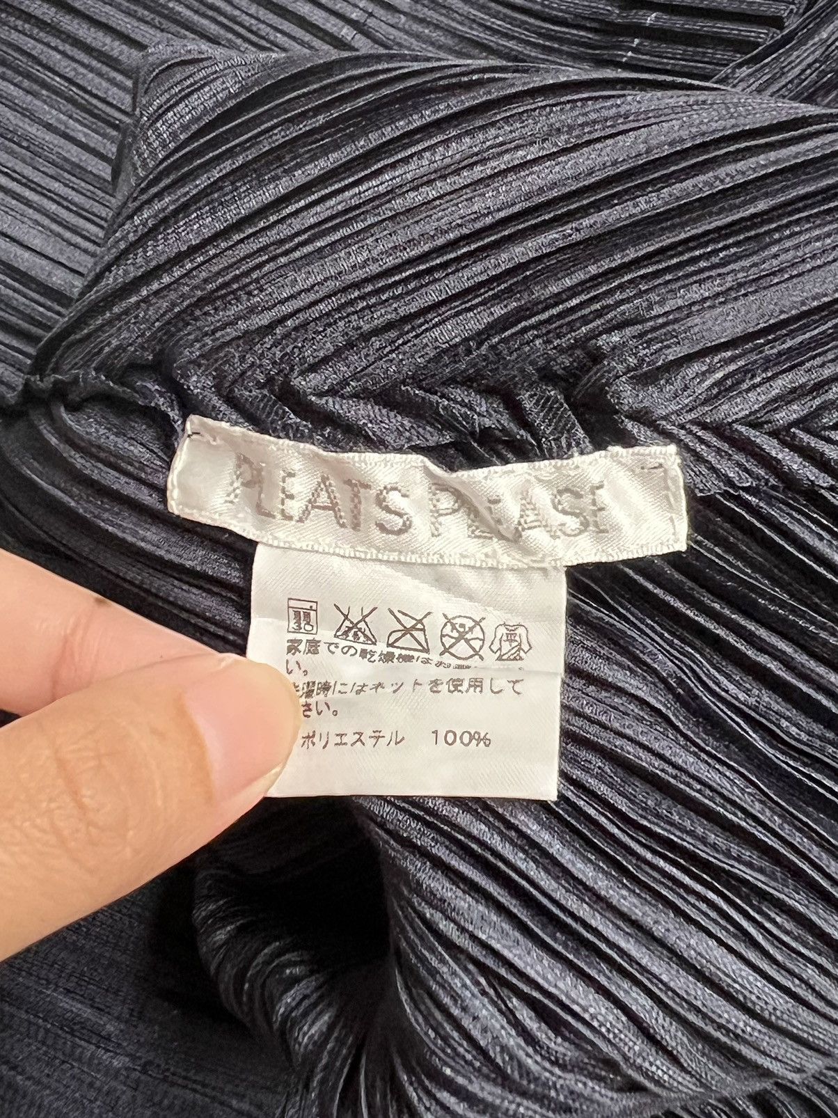Pleats Please Issey Miyake ISSEY MIYAKE PLEATS PLEASE Asymmetrical buttom up vest Size US S / EU 44-46 / 1 - 7 Thumbnail