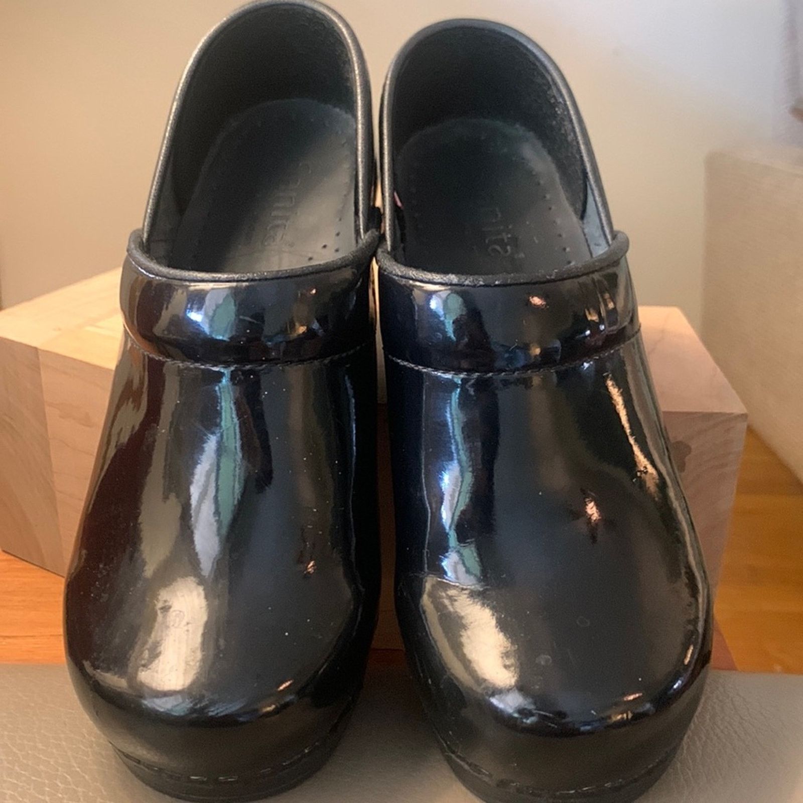 Vintage Sanita black patent Danish clogs Denmark Size US 4 / IT 34 - 1 Thumbnail