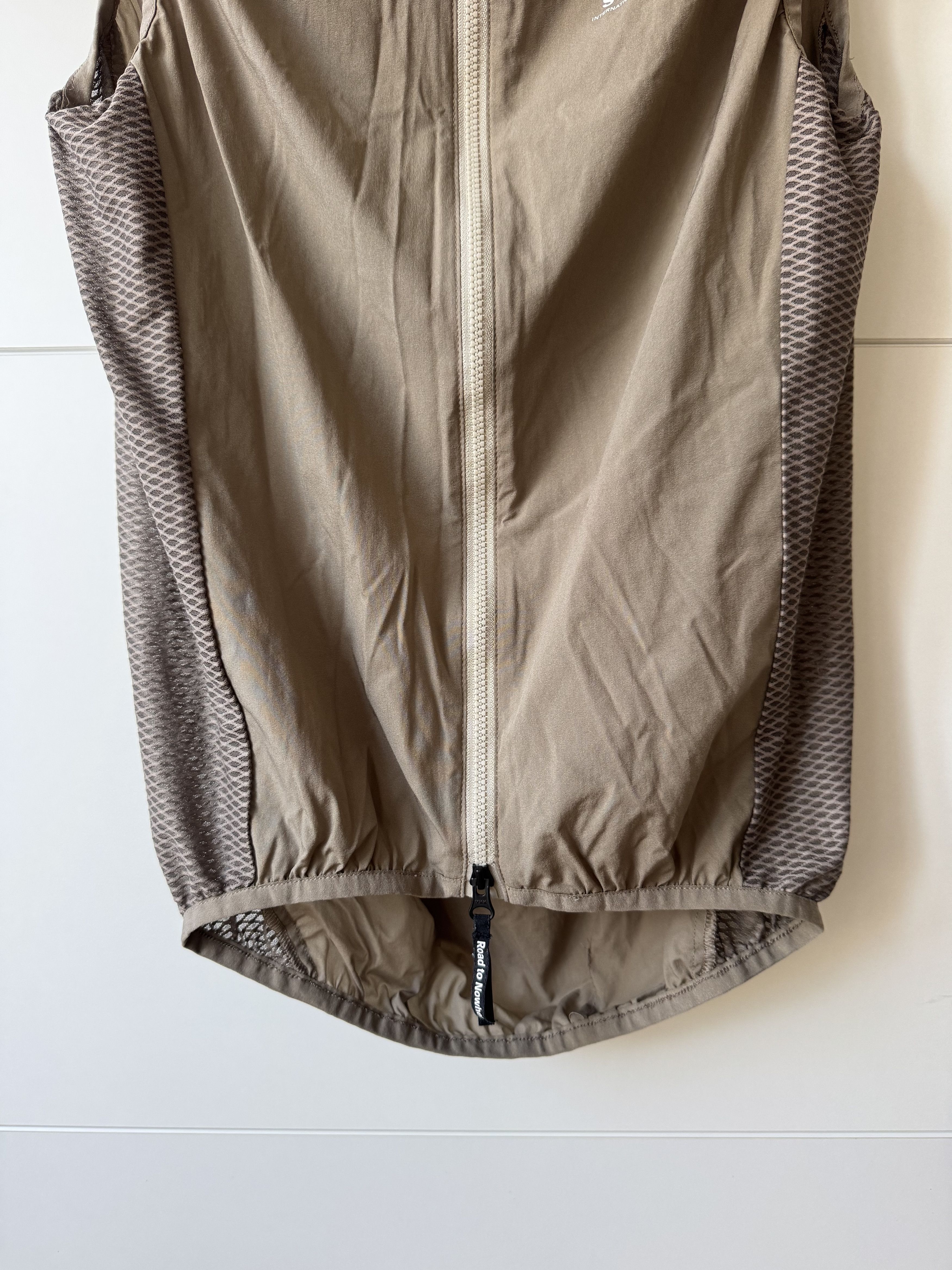 Pas Normal Studios [S] Mechanism Stow Away Gilet in Beige Size US S / EU 44-46 / 1 - 4 Thumbnail