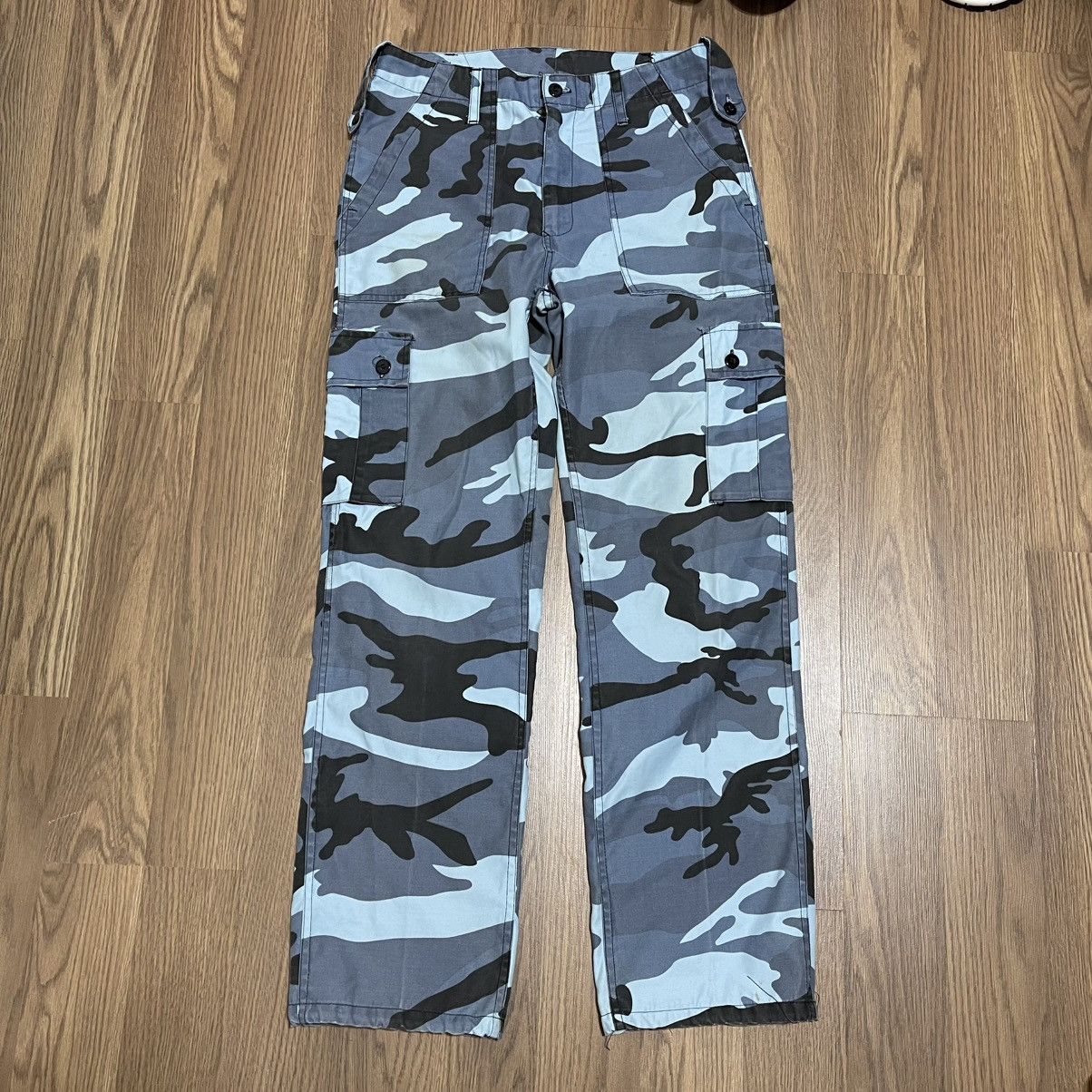 Vintage Rare Vintage army military blue camo cargo pants 34 32 30 Size US 34 / EU 50 - 1 Thumbnail