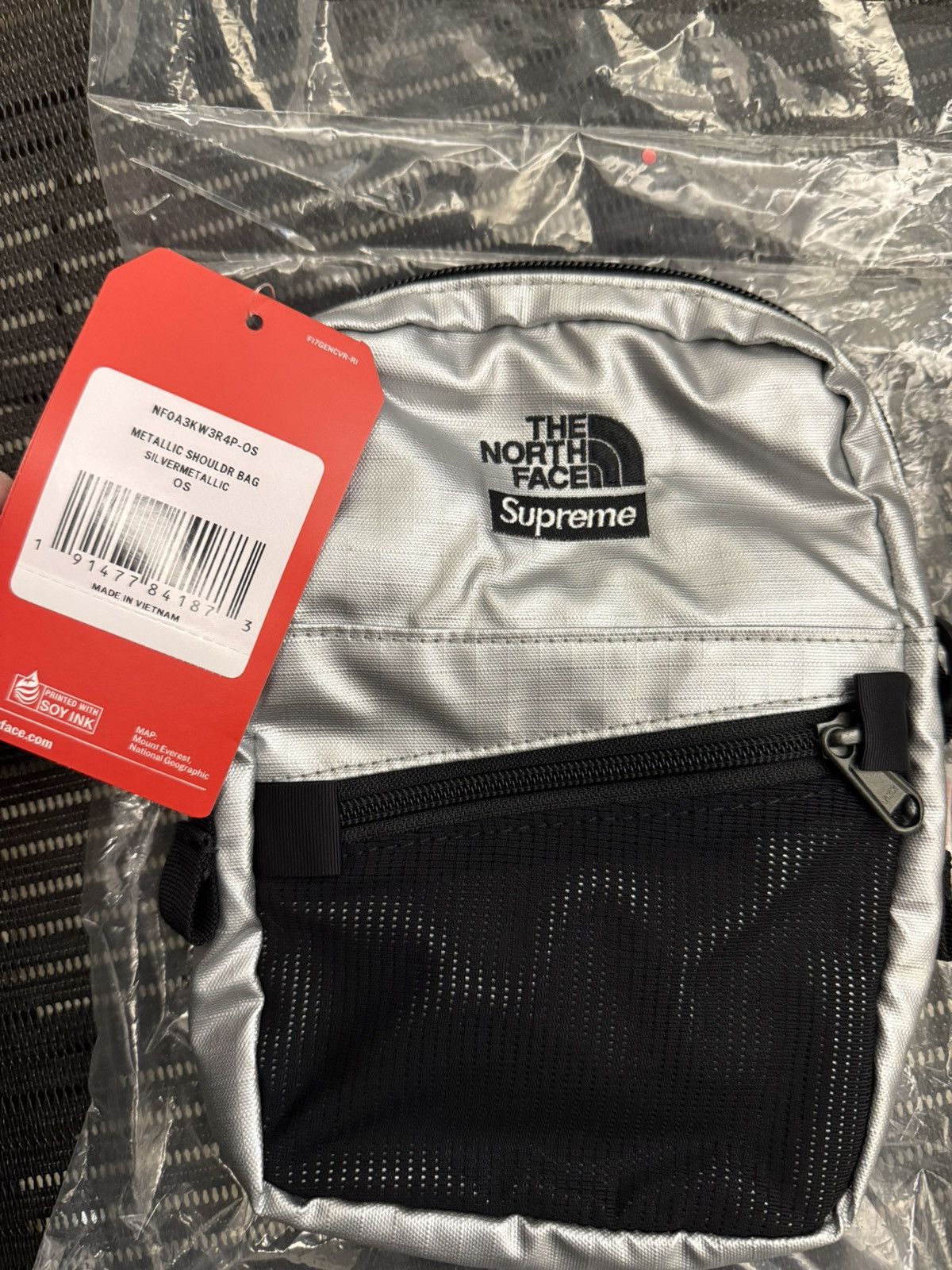 Supreme × The North Face Supreme tnf the north face metallic shoulder bag sliver Size ONE SIZE - 3 Thumbnail