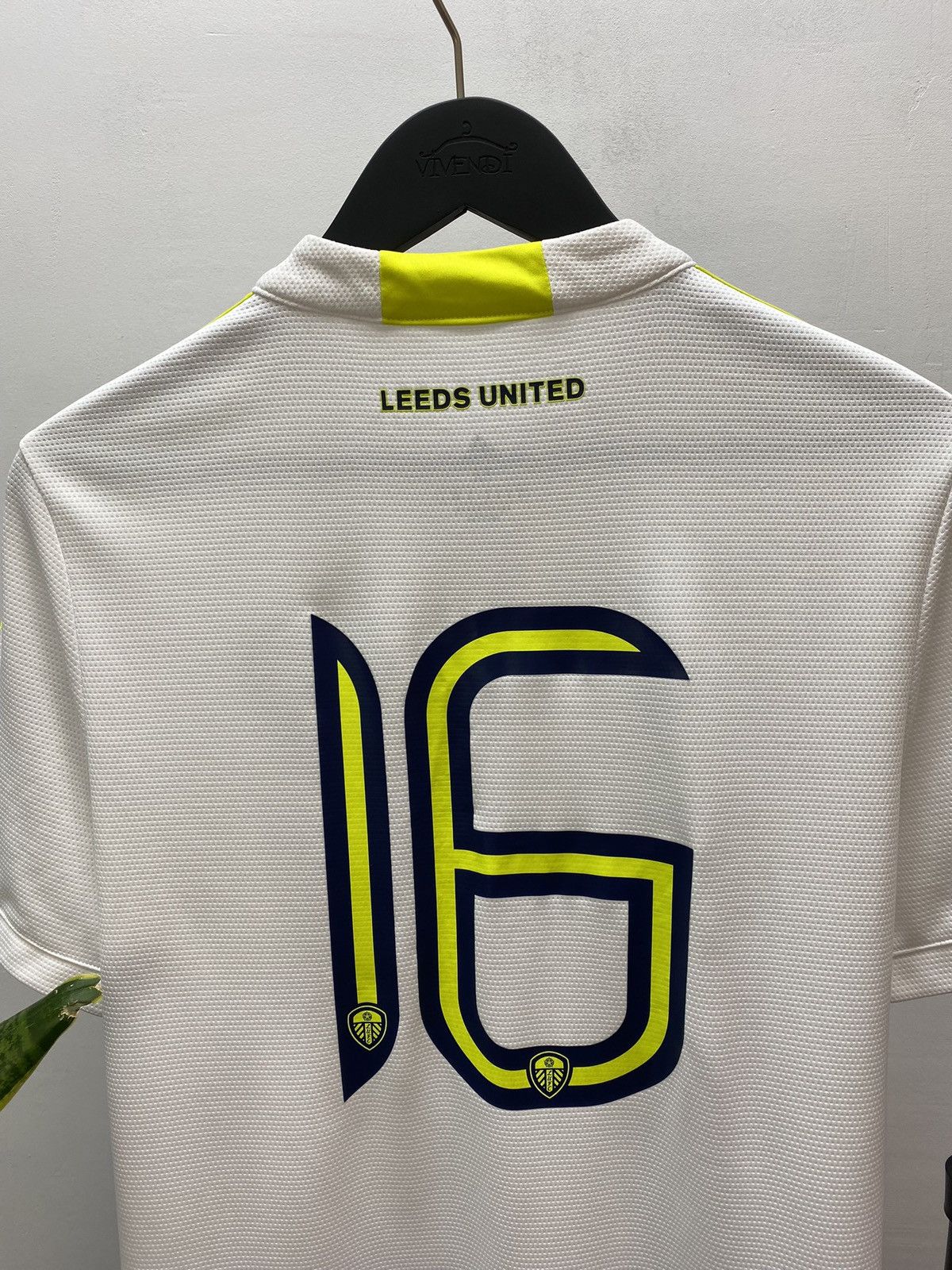 Adidas LEEDS UNITED 2021 2022 #16 FOOTBALL JERSEY AND SHORTS Size US M / EU 48-50 / 2 - 15 Thumbnail