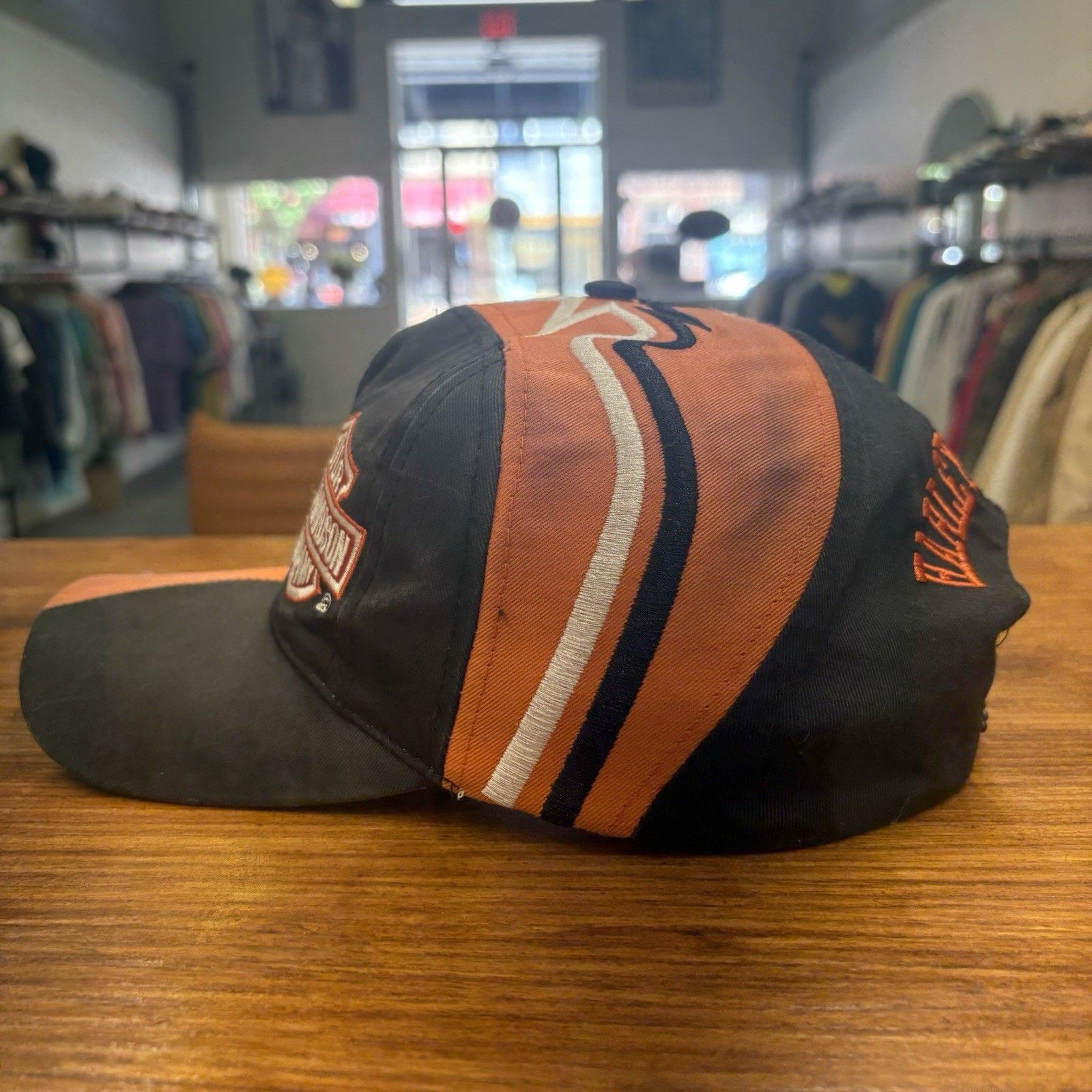 Harley Davidson Vintage 90’s Black Harley Davidson Wave Spiral SnapBack Hat Size ONE SIZE - 4 Thumbnail
