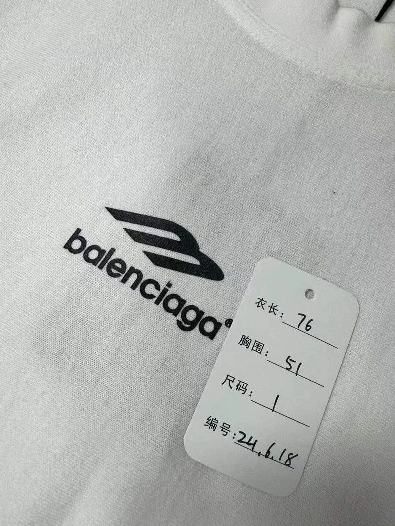Balenciaga Balenciaga White chest 3 B short sleeve Size US S / EU 44-46 / 1 - 4 Thumbnail