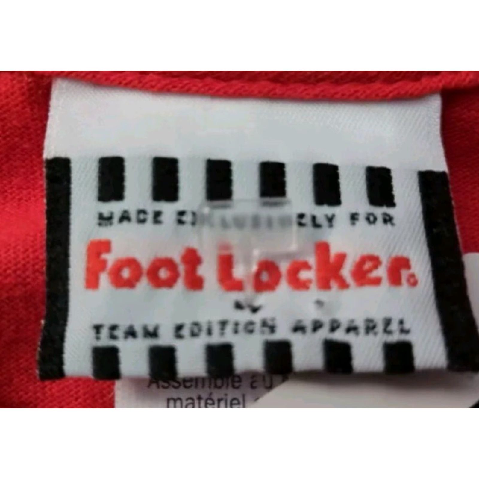 Vintage VINTAGE Foot Locker Wisconsin Badgers T-Shirt Shirt XL Red Short Sleeve Crew Neck Graphic Print Men’s Deadstock NWT Size US XL / EU 56 / 4 - 4 Thumbnail