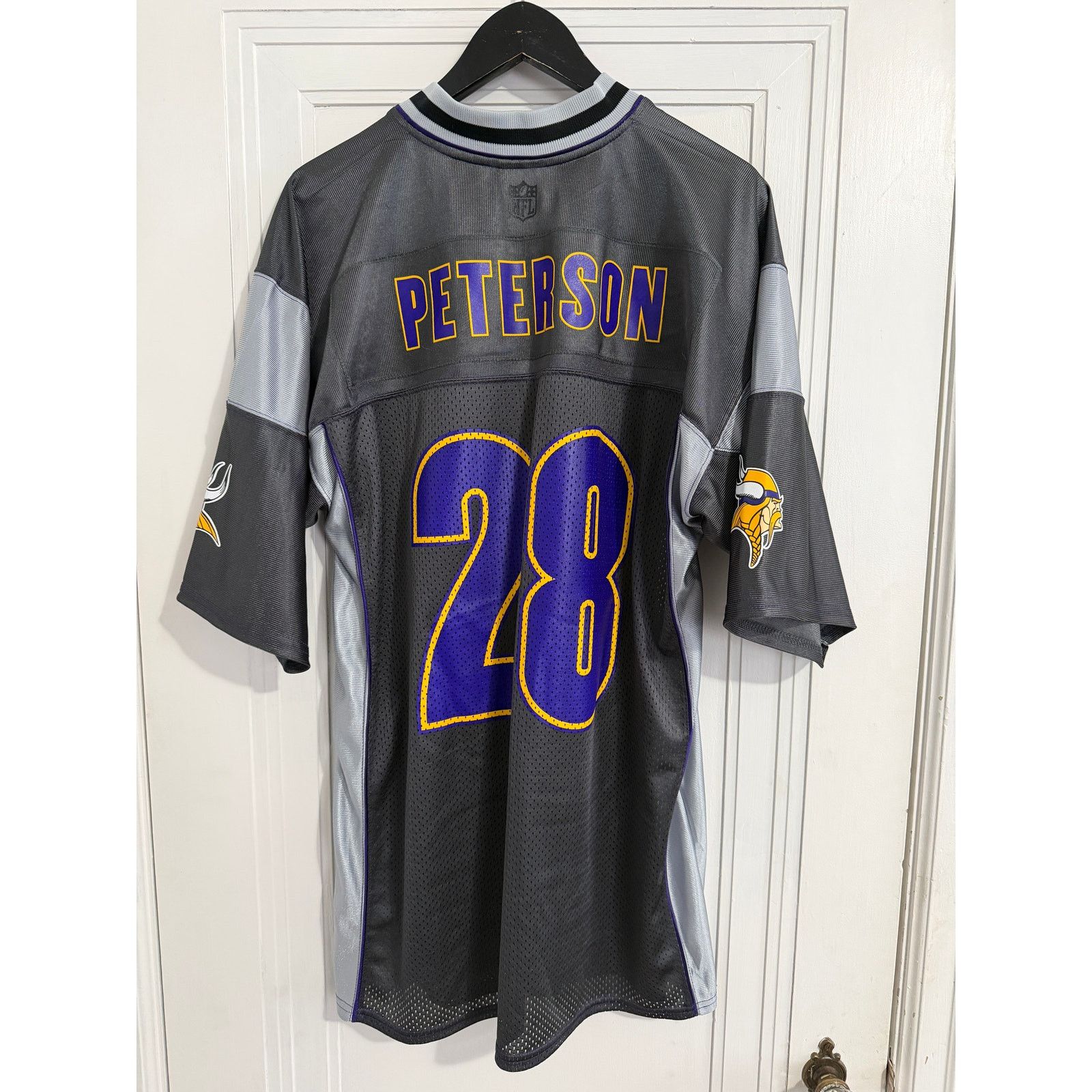 NFL Adrian Peterson Minnesota Vikings Gray Football Jersey Sz L Size US L / EU 52-54 / 3 - 2 Thumbnail