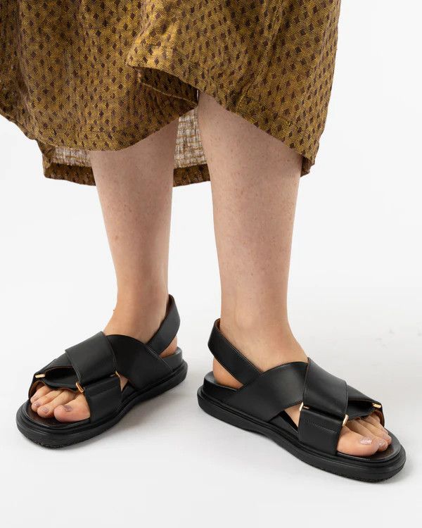 o1w1db10824 Leather Sandals in Black