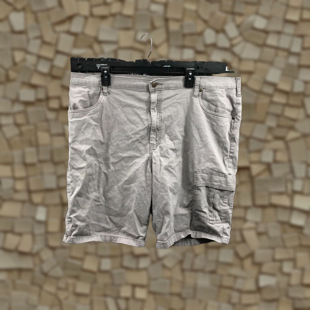 Wrangler Wrangler Cargo Shorts Mens Size 42 Mid Rise Medium Wash Gray Size US 42 / EU 58 - 1 Thumbnail