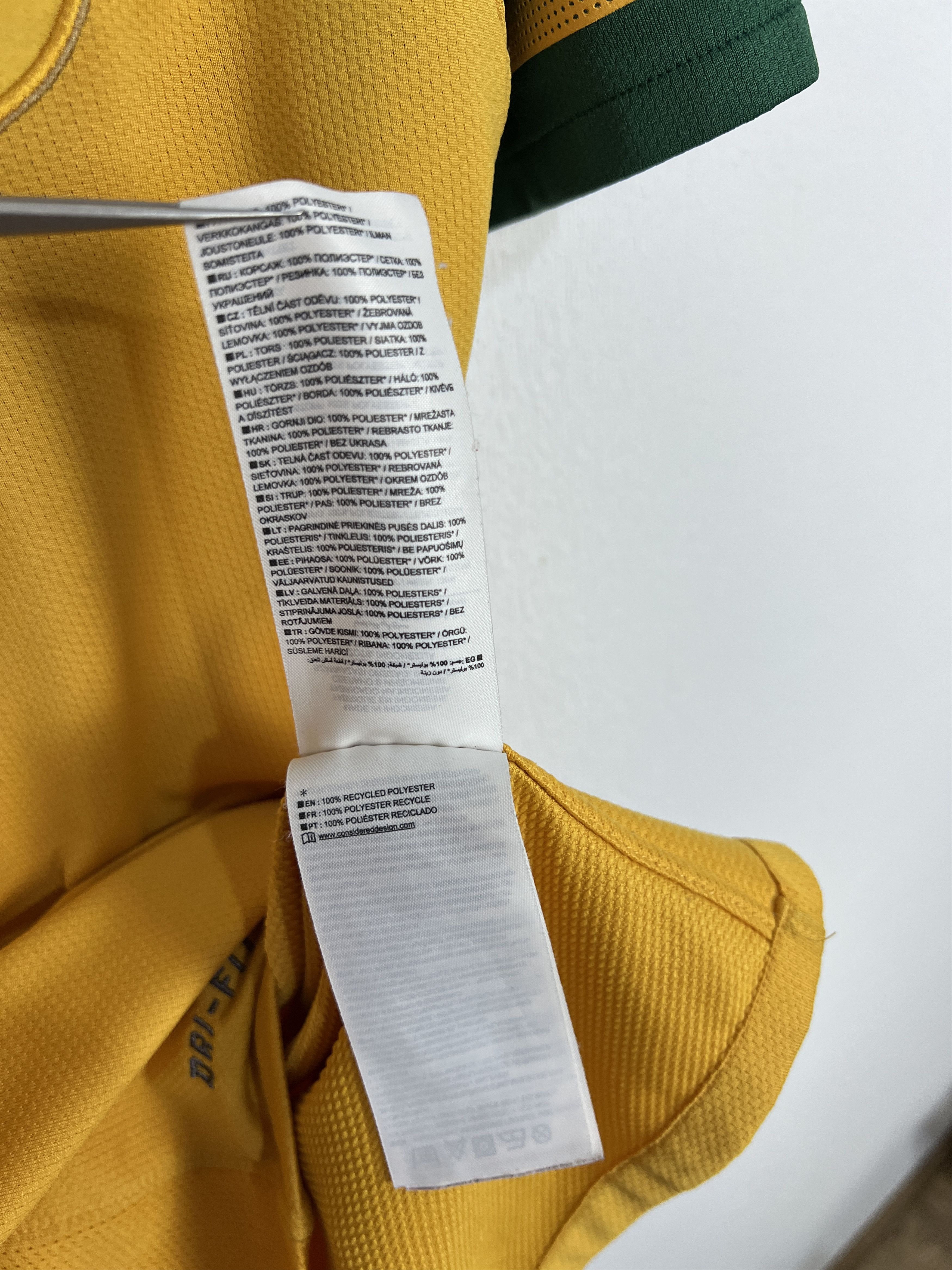 Nike Australia Home football shirt 2010 Soccer Nike Jersey Men Size US L / EU 52-54 / 3 - 12 Thumbnail