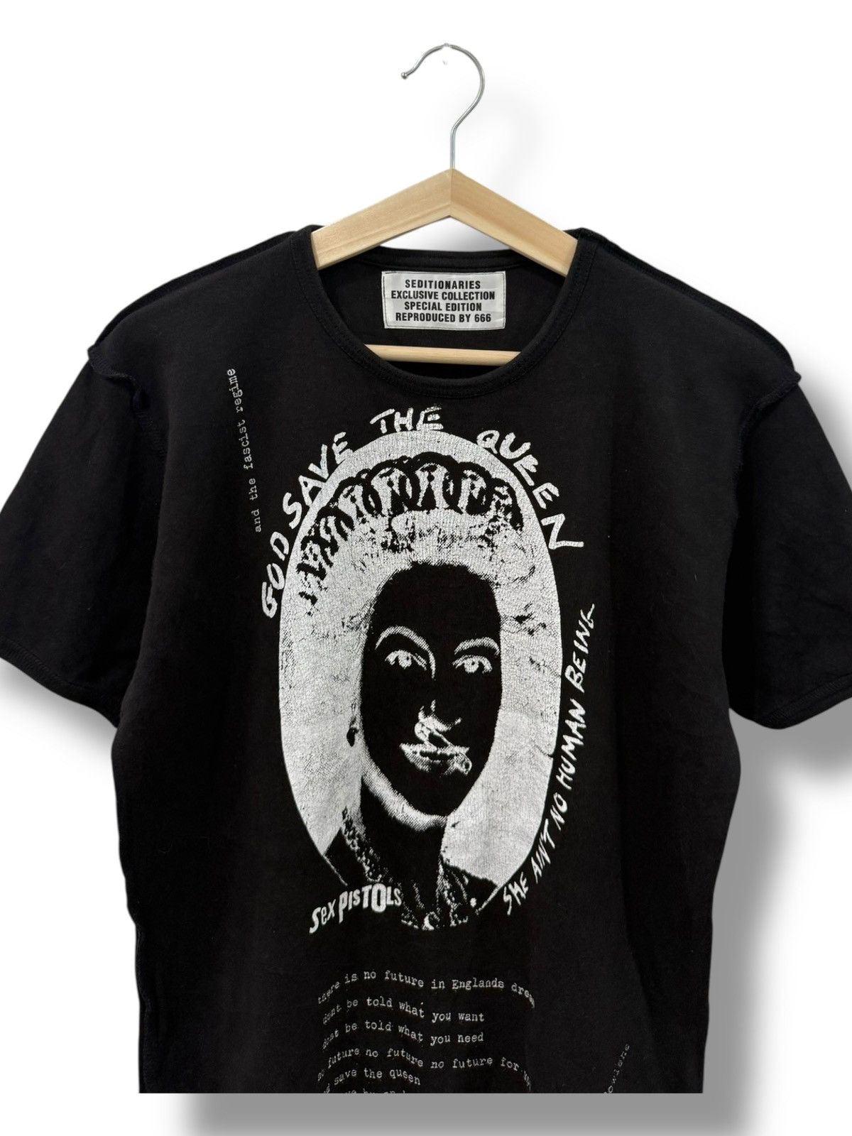 Band Tees GOD SAVE THE QUEEN SEX PISTOLS BAND PUNK T SHIRT Size US M / EU 48-50 / 2 - 2 Thumbnail