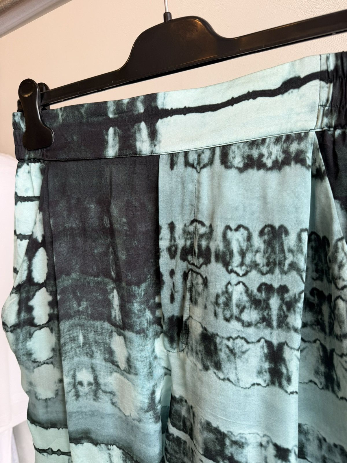 Other DELOS Printed Shorts Black Turquoise Shibori Tie Dye Size S Size 30" / US 8 / IT 44 - 4 Thumbnail