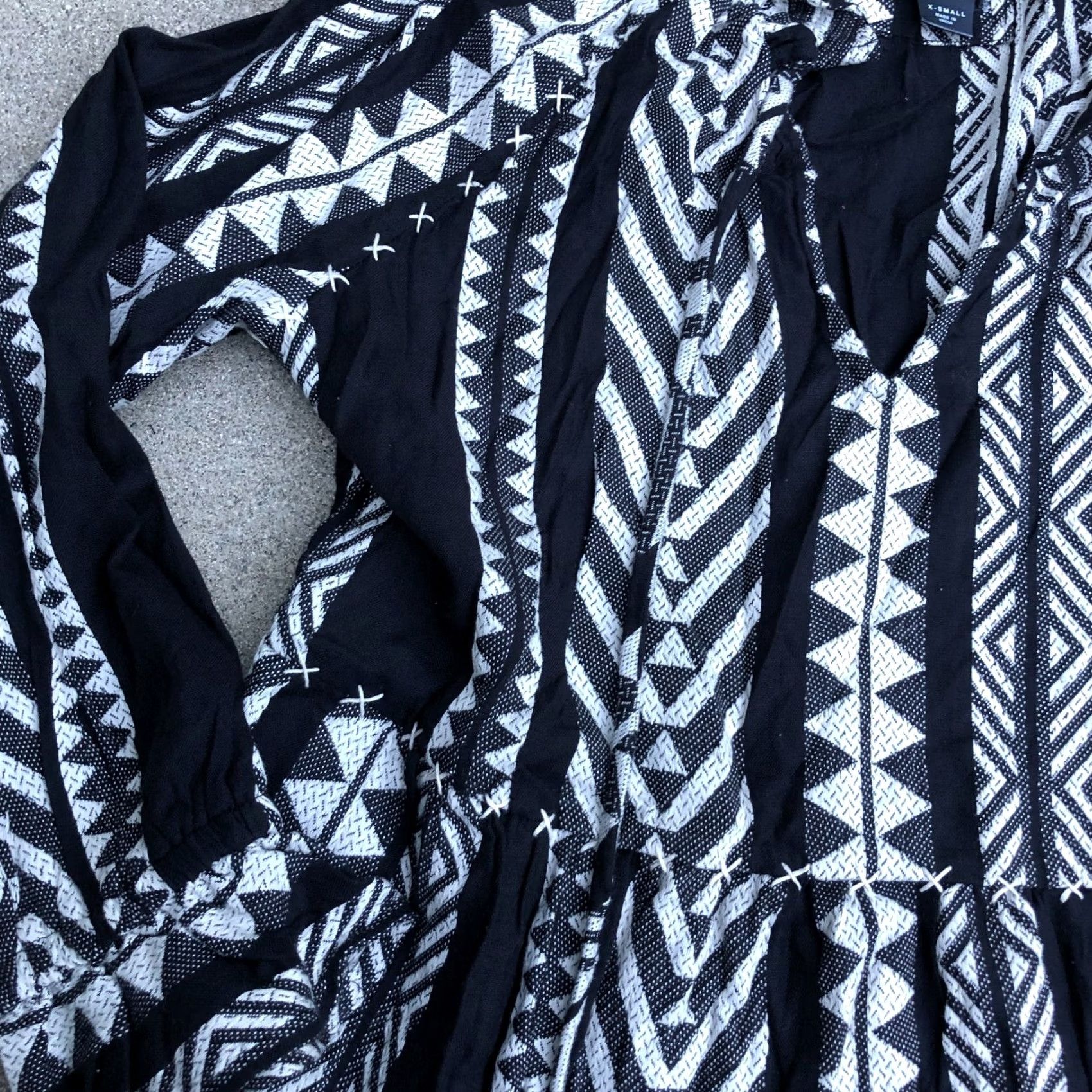 Anthropologie MAEVE BY ANTHROPOLOGIE Boho Aztec Dress Women's XS Black Long Sleeve Flowy Size XS / US 0-2 / IT 36-38 - 2 Thumbnail