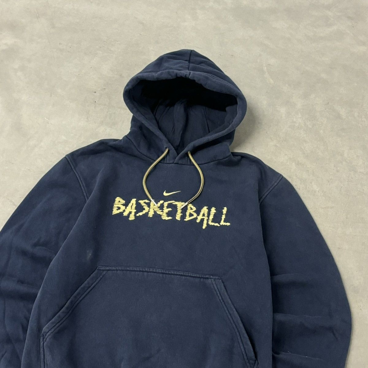 Nike Vintage Y2K Nike Basketball Center Swoosh Hoodie Size US S / EU 44-46 / 1 - 2 Thumbnail