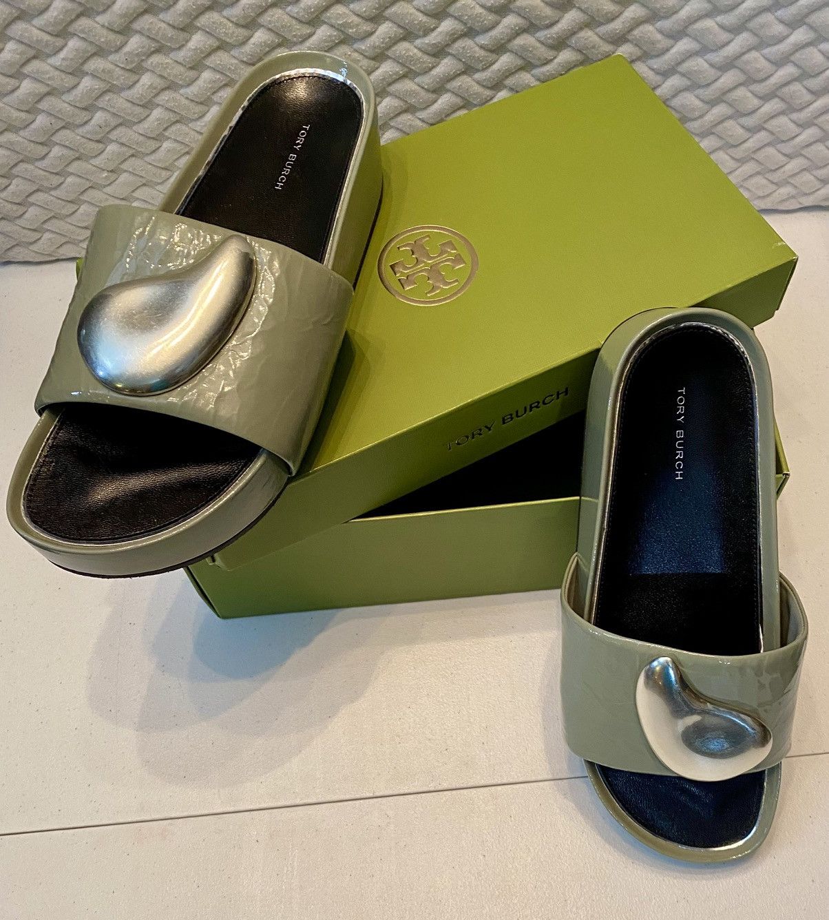 Tory Burch Tory Burch Patos Slide Crinkle Leather Metal Plate 10.5 NIB Size US 10.5 / IT 40.5 - 14 Thumbnail