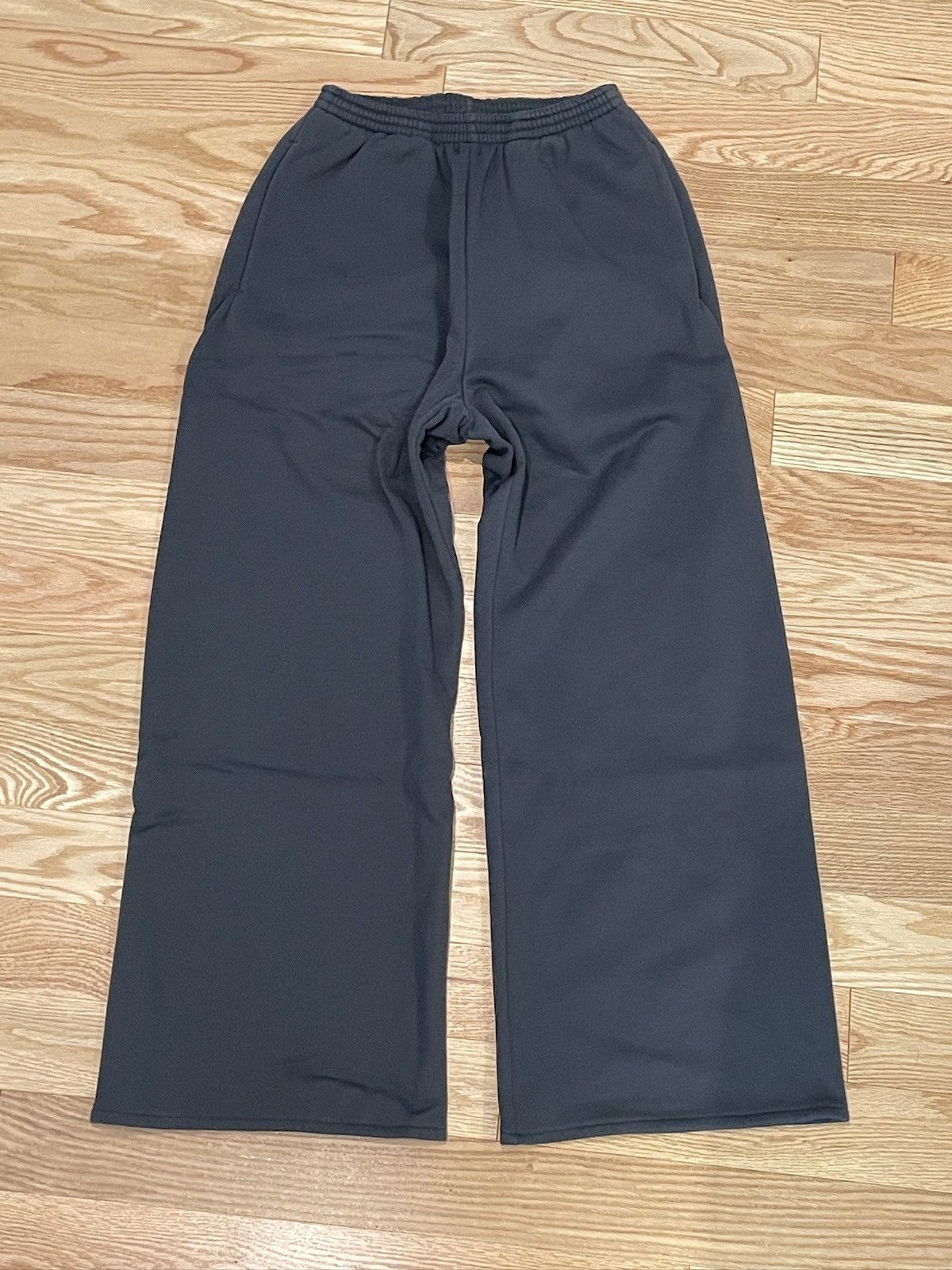 Balenciaga × Gap × Kanye West Yeezy Gap Balenciaga Sweatsuit Medium & Small Size US M / EU 48-50 / 2 - 3 Thumbnail