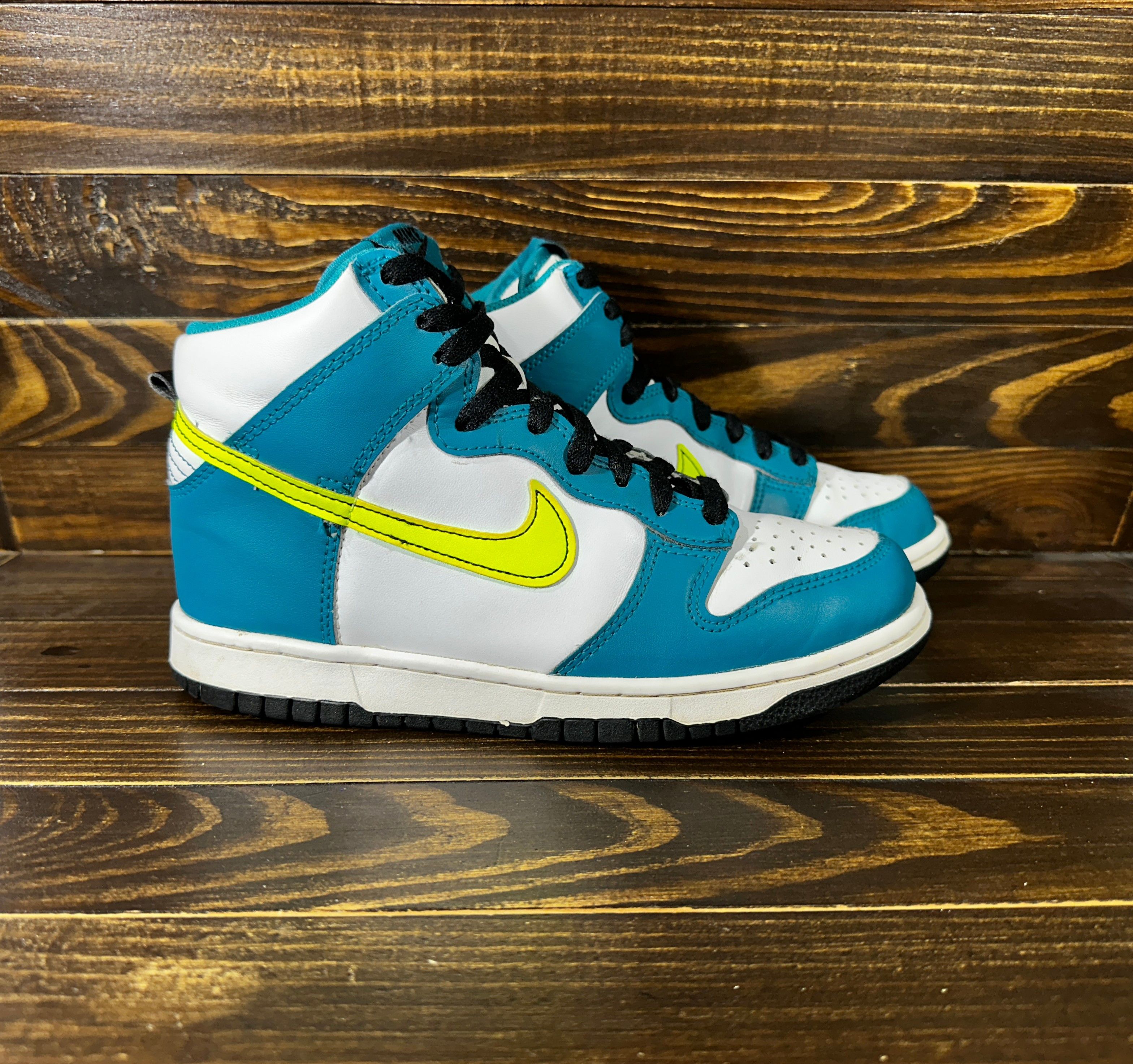 Nike Nike Dunk High Bright Spruce Volt Kids Sneakers Casual Sport Size US 6 / EU 39 - 13 Thumbnail