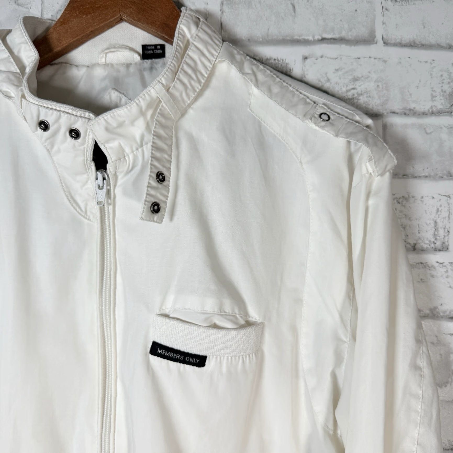 Members Only VTG Members Only White Polyester Blend Full Zip CAFE BOMBER STYLE Jacket MENS 40 Size US XXS / EU 40 - 2 Thumbnail