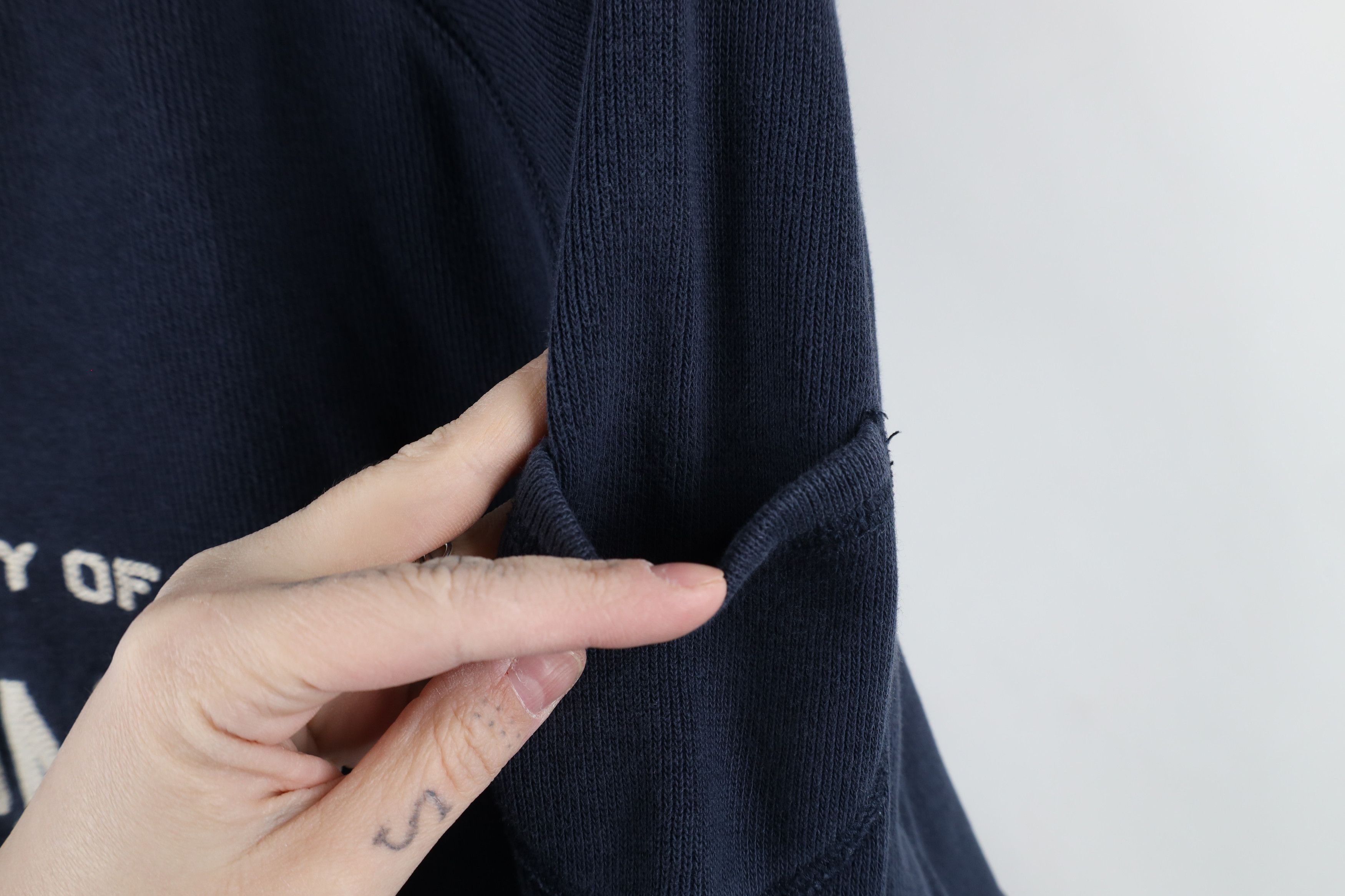 Tommy Hilfiger × Vintage Vintage 90s Tommy Hilfiger Knit Chain Stitch T-Shirt Blue Size US XXL / EU 58 / 5 - 9 Thumbnail