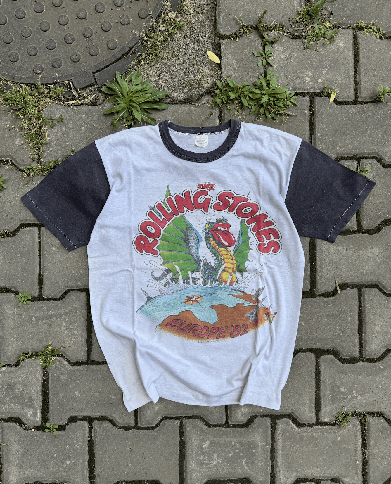 Vintage Vintage 1982 The Rolling Stones Band Rock T-Shirt Tee Size M Size US M / EU 48-50 / 2 - 1 Thumbnail