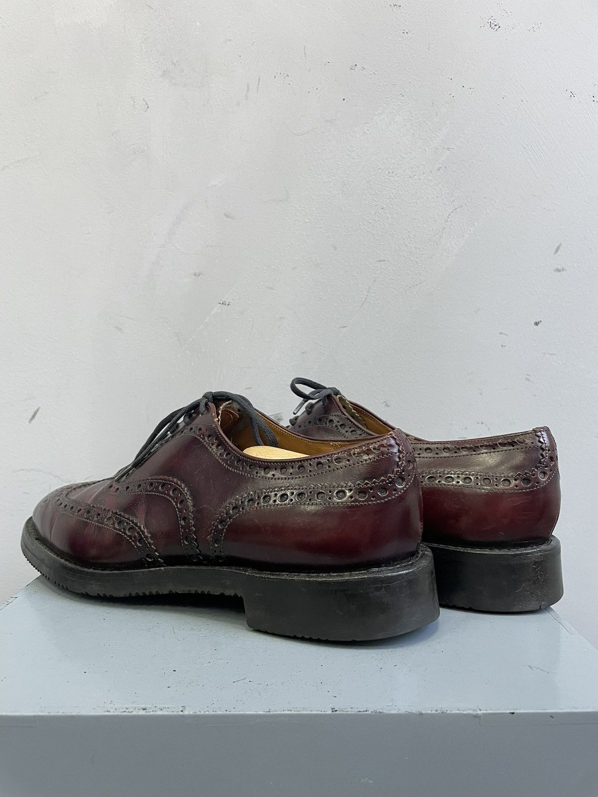 Church's Churchs brogue red sporty shoes bold classic style Size US 8.5 / EU 41-42 - 7 Thumbnail