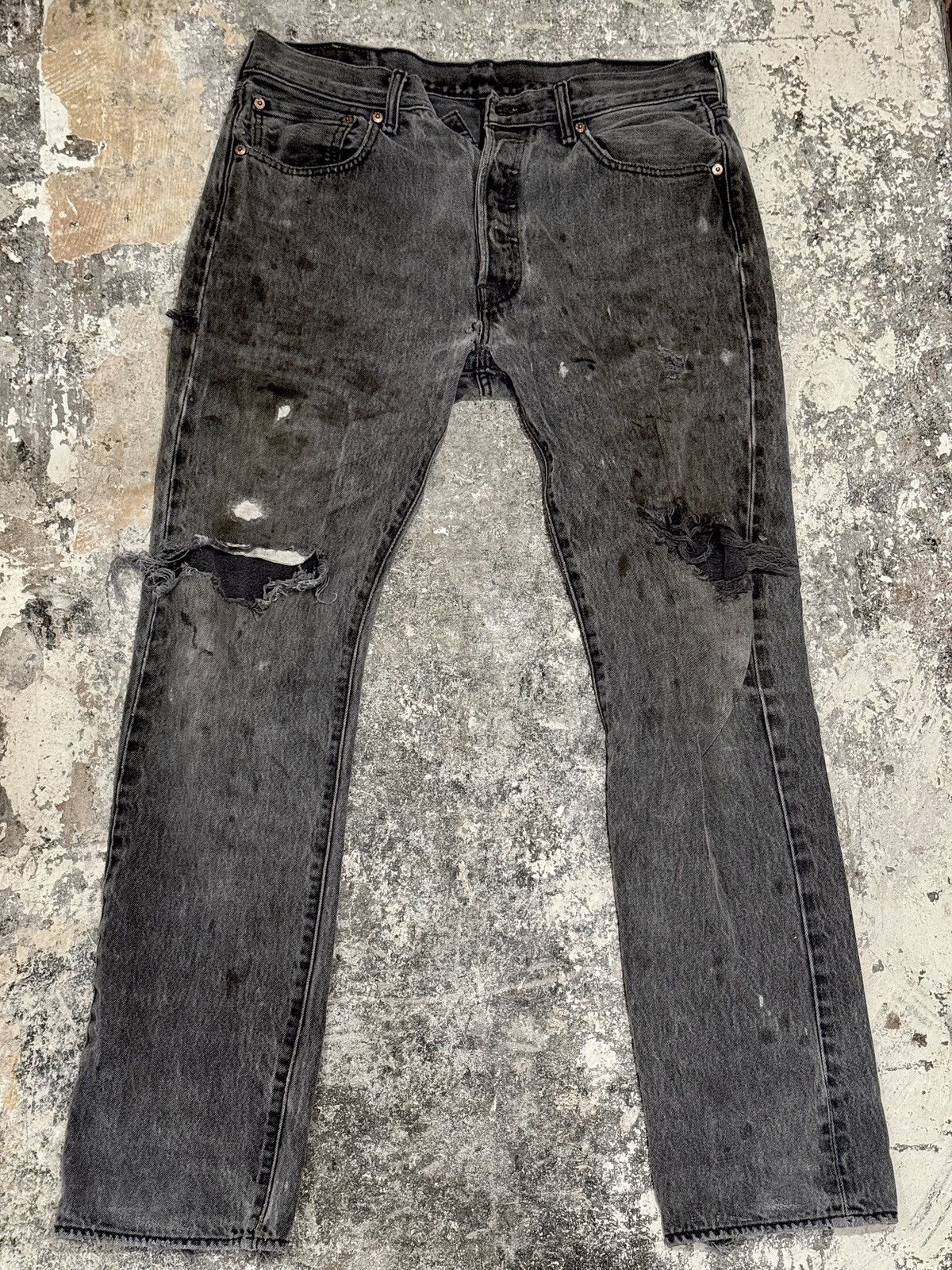 Levi's × Vintage Vintage distressed Levi’s 501s Size US 32 / EU 48 - 1 Thumbnail