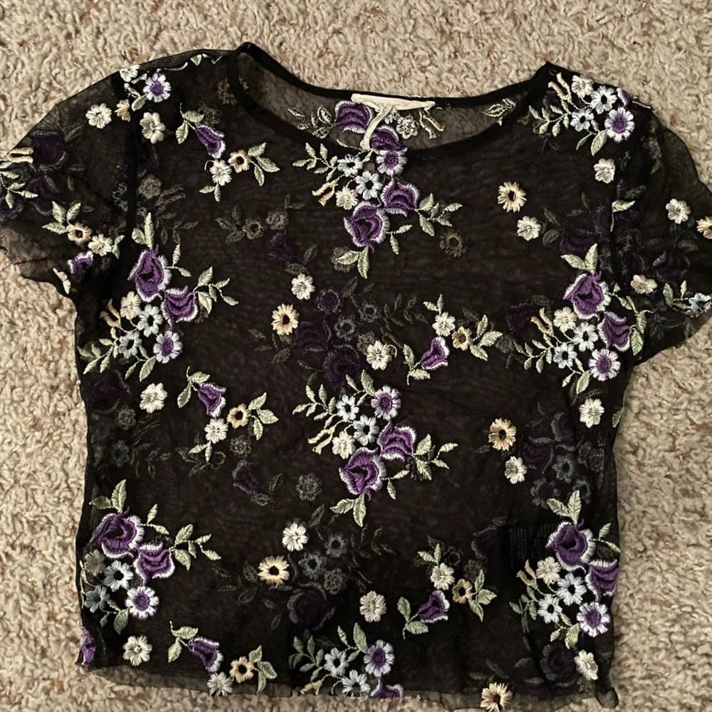 Designer Urban Outfitters Sheer Mesh Floral Embroidered Top Size S / US 4 / IT 40 - 1 Thumbnail