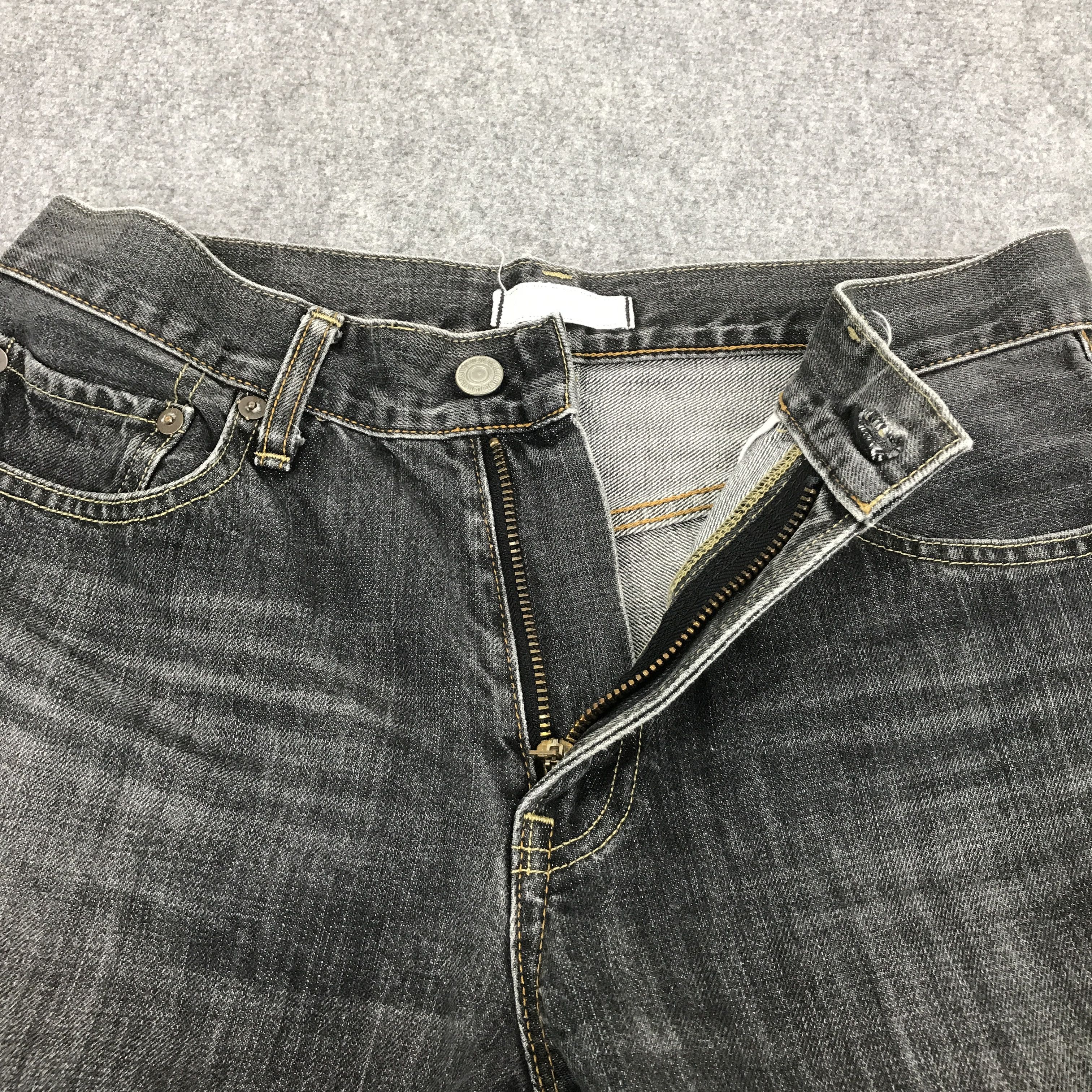 Japanese Brand × Jun Takahashi JAPANESE BLACK FADED UNIQLO DISTRESSED DENIM JEANS Size US 29 - 7 Thumbnail