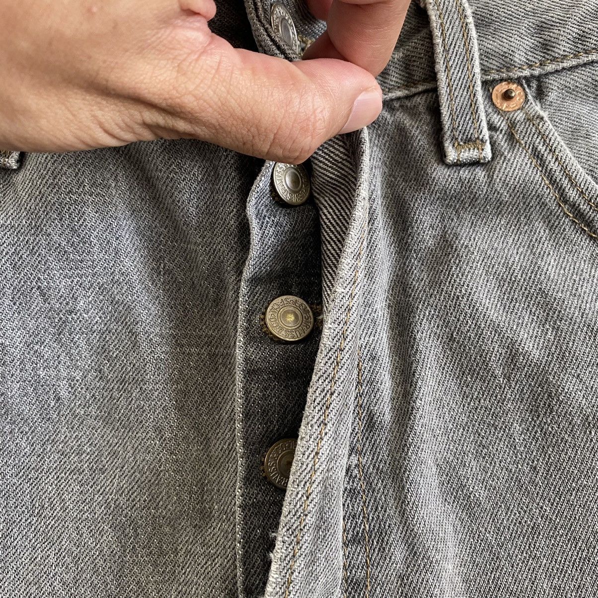 Levi's Vintage Late 90’s Levis 501 Ash Grey Distressed Jeans Size US 32 / EU 48 - 13 Thumbnail