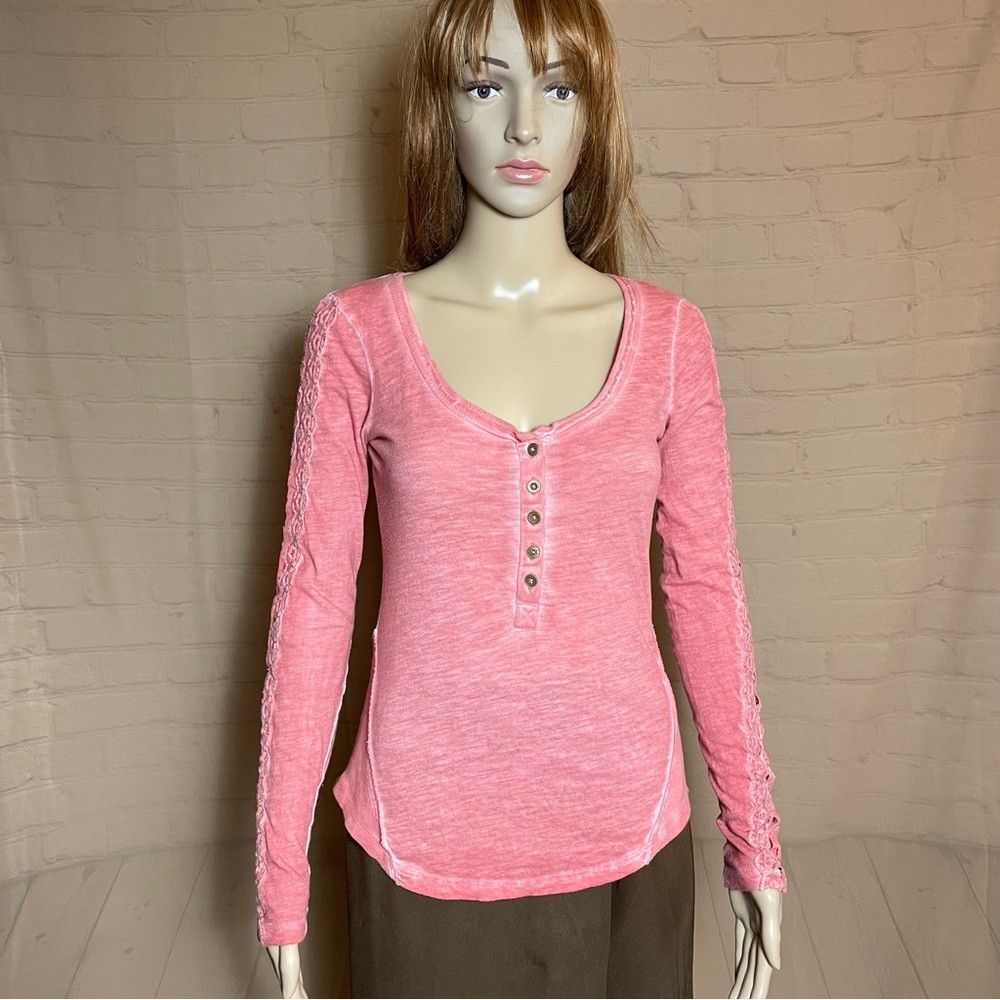 Free People Free People Shell Stitch Long Sleeve Coral Pink Henley Size Size XS / US 0-2 / IT 36-38 - 2 Thumbnail