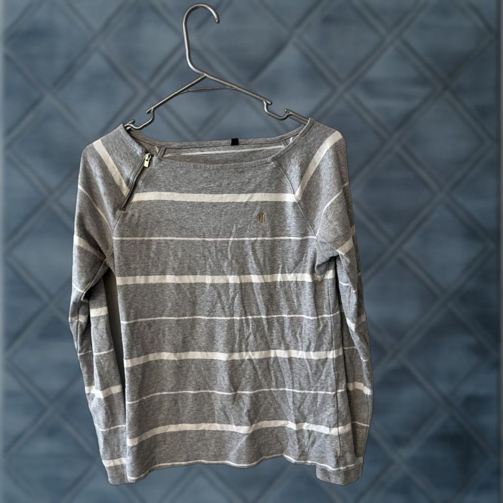 Tommy Hilfiger TOMMY HILFIGER Pullover Boat Neck Long Sleeve Size Medium Gray White Striped Size M / US 6-8 / IT 42-44 - 1 Thumbnail