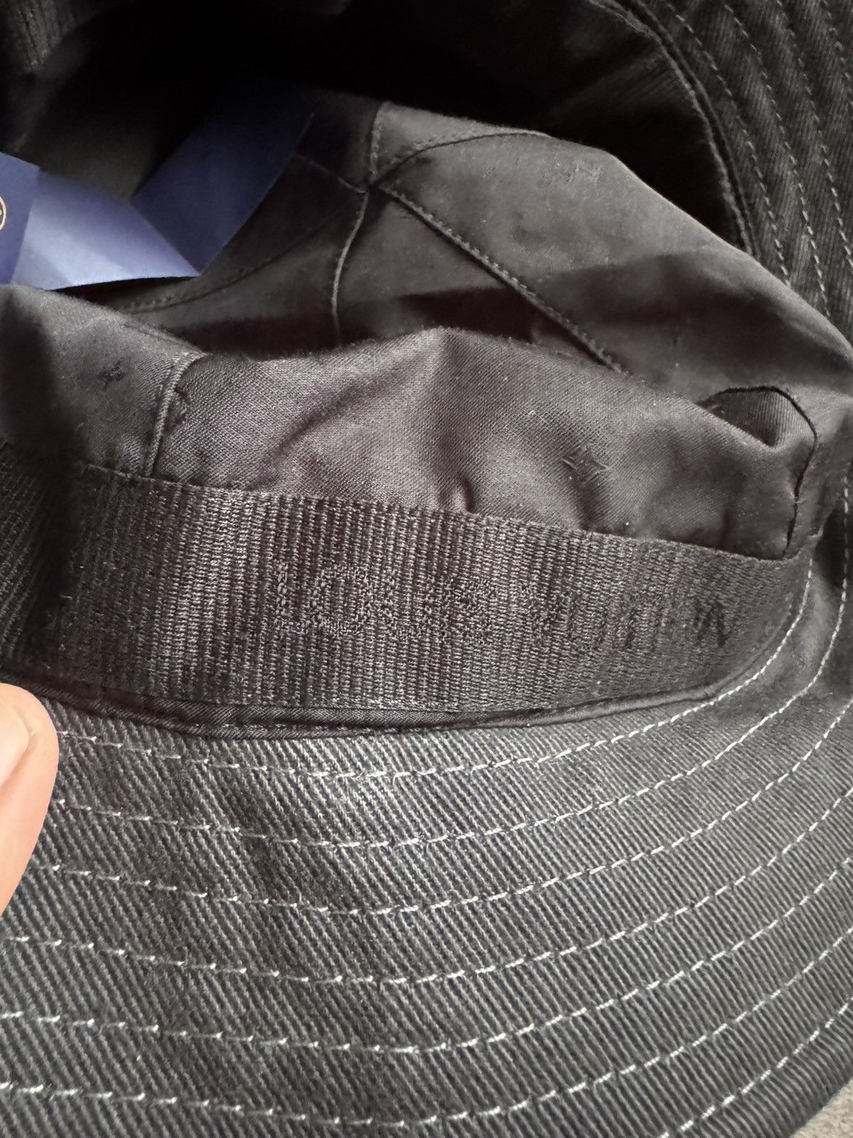 Louis Vuitton LOUIS VUITTON bucket hat study all photos and description Size ONE SIZE - 10 Thumbnail