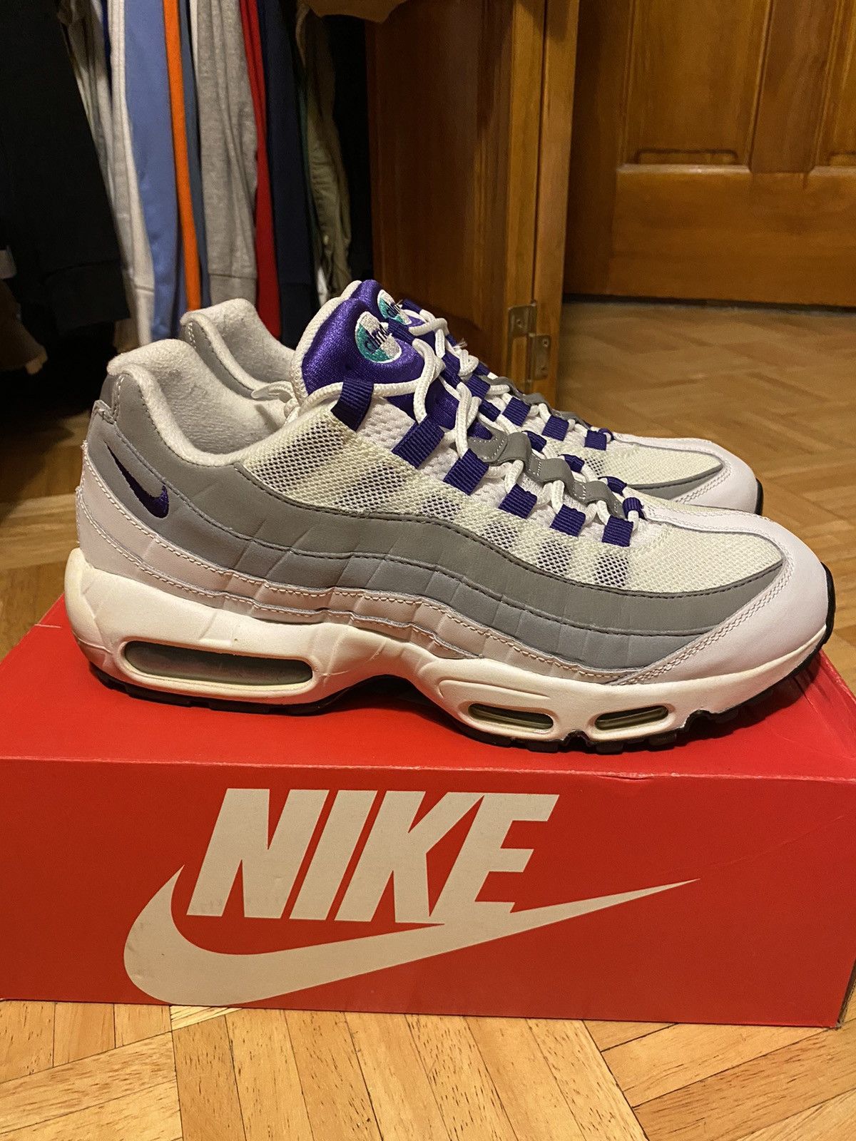 Nike Nike Air Max 95 WMNS Grape 2015 Size US 10.5 / EU 43-44 - 1 Thumbnail