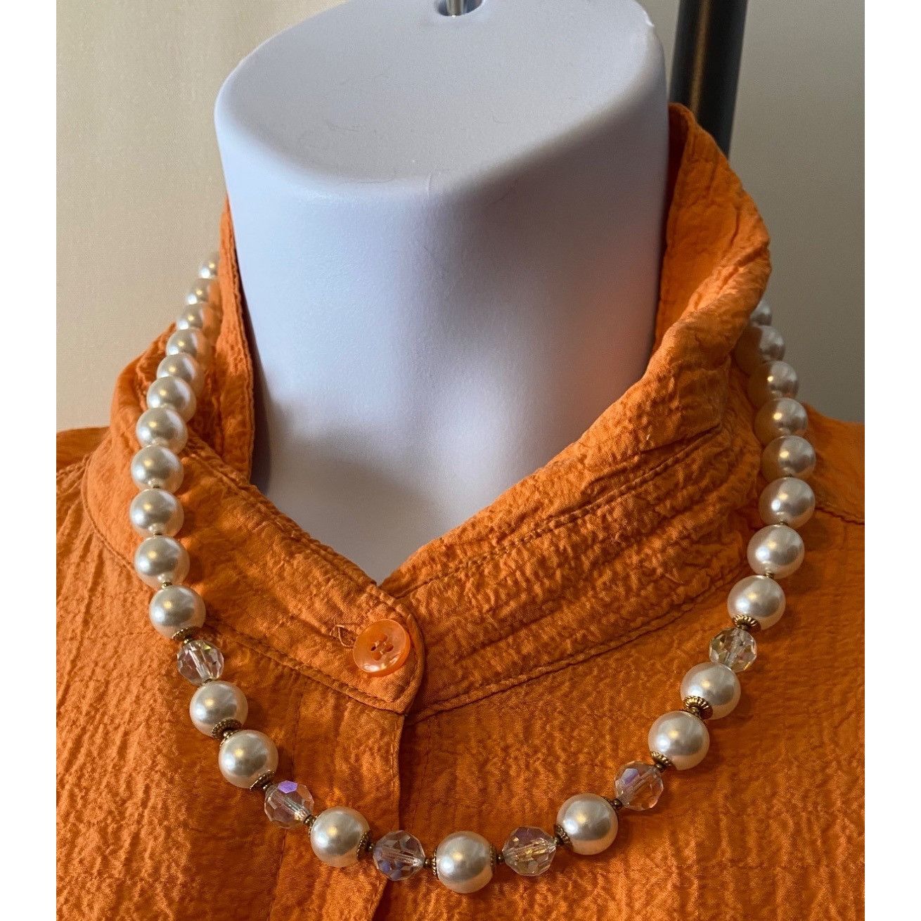 Other Vtg Faux Pearl & Plastic Crystal Bead Necklace With Gold-Ton Size ONE SIZE - 3 Thumbnail