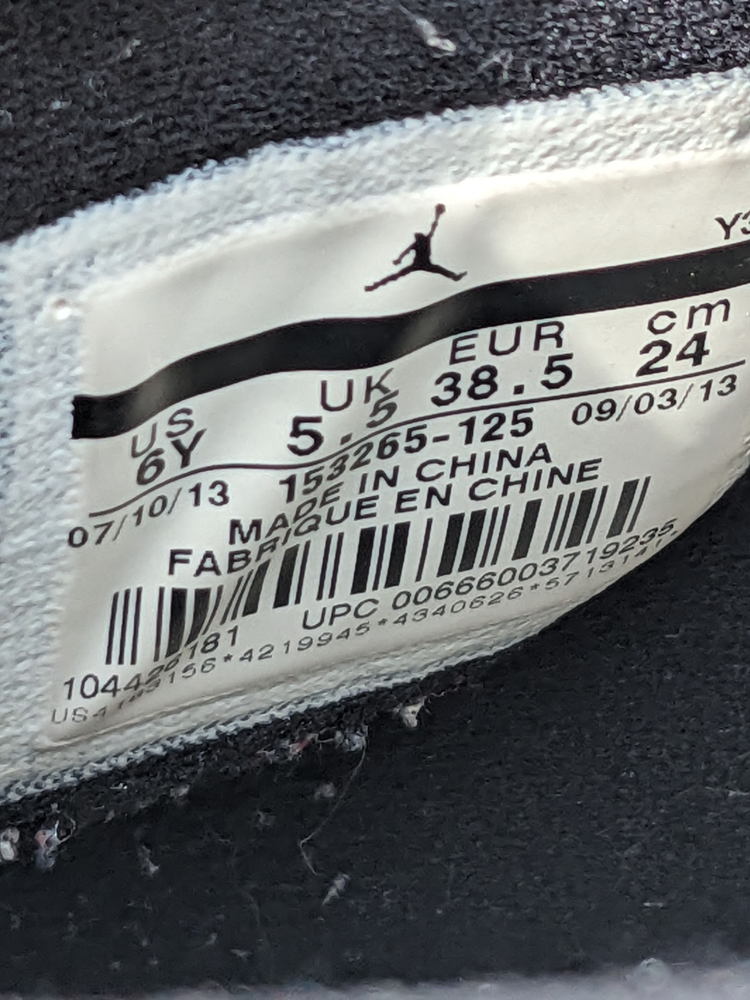 Jordan Brand × Nike Nike Air Jordan Retro 12 Taxi 2013 153265-125 Size 6Y Size US 6 / EU 39 - 8 Thumbnail