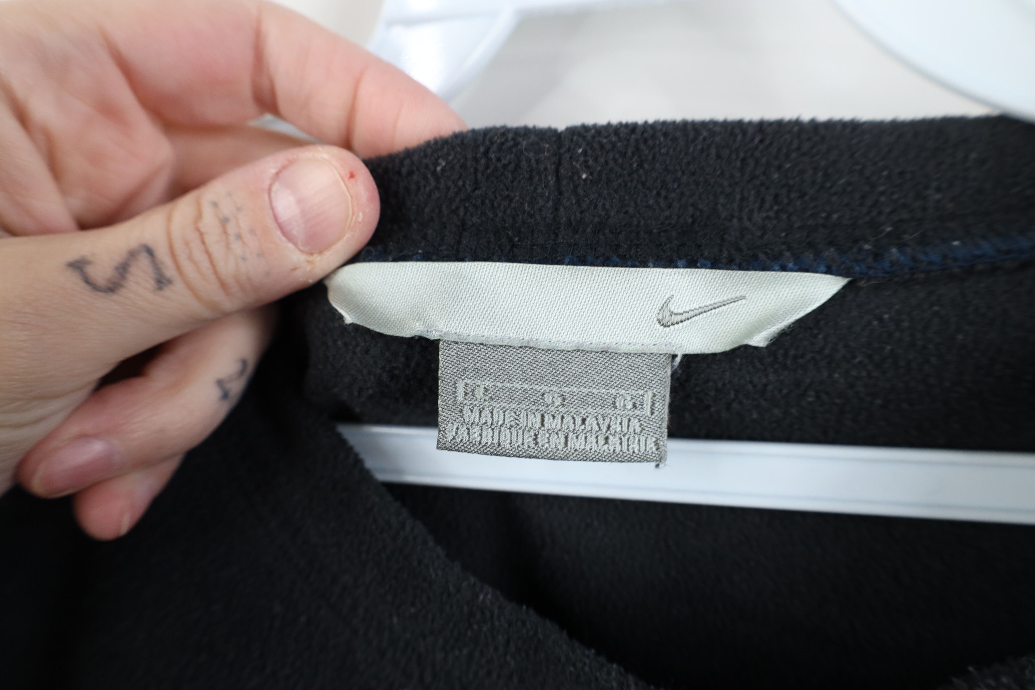 Nike Vintage Y2K Nike Mini Swoosh Fleece Crewneck Sweater Black Size US L / EU 52-54 / 3 - 6 Thumbnail